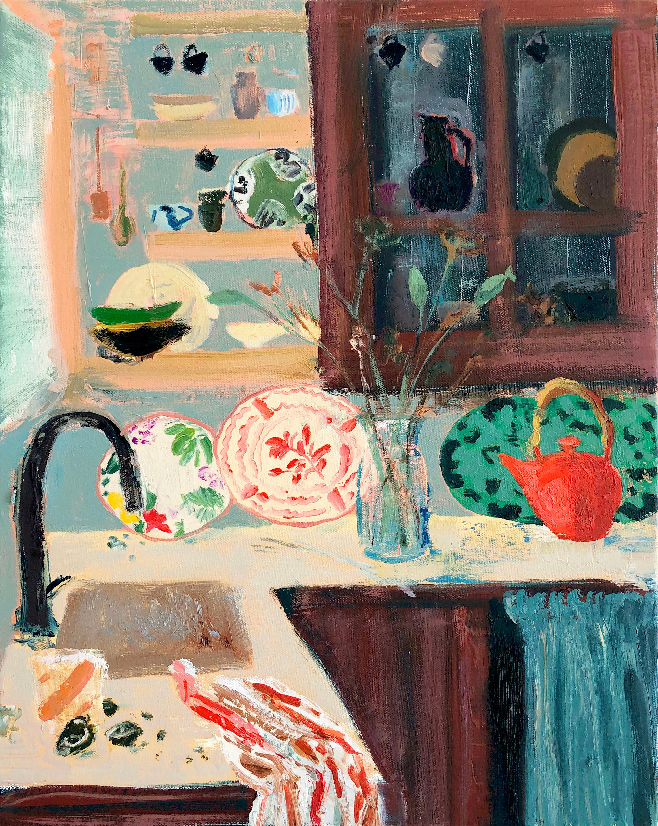 Melanie Parke Interior Painting – Nellie See, Küche, gemusterte Teller, rote Teekanne, Teebecher, Blumen, botanisch