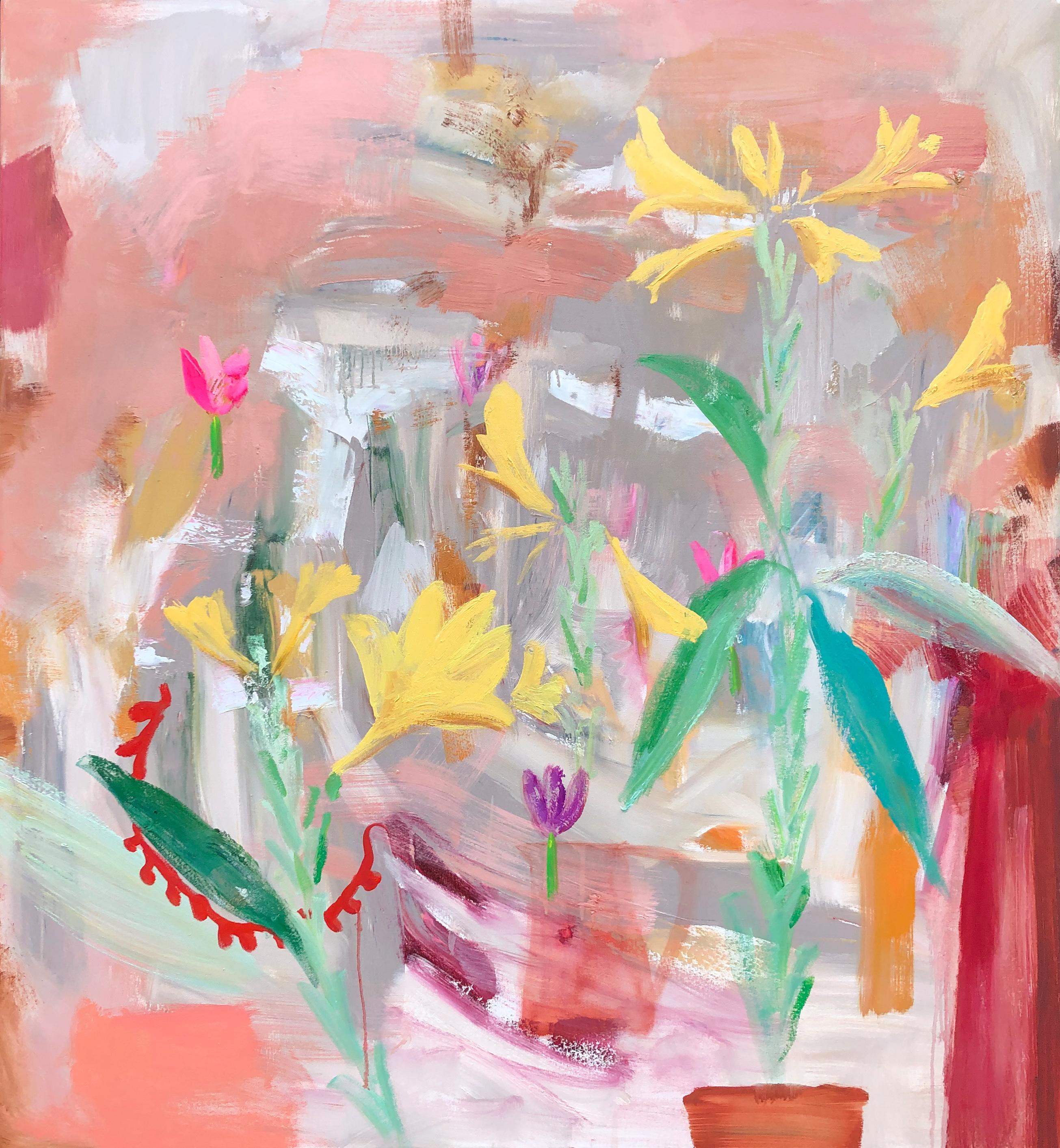 Abstract Painting Melanie Parke - Prima Porta, fleurs de lys jaunes, verts, rouges, botanique abstraite, pêche, saumon
