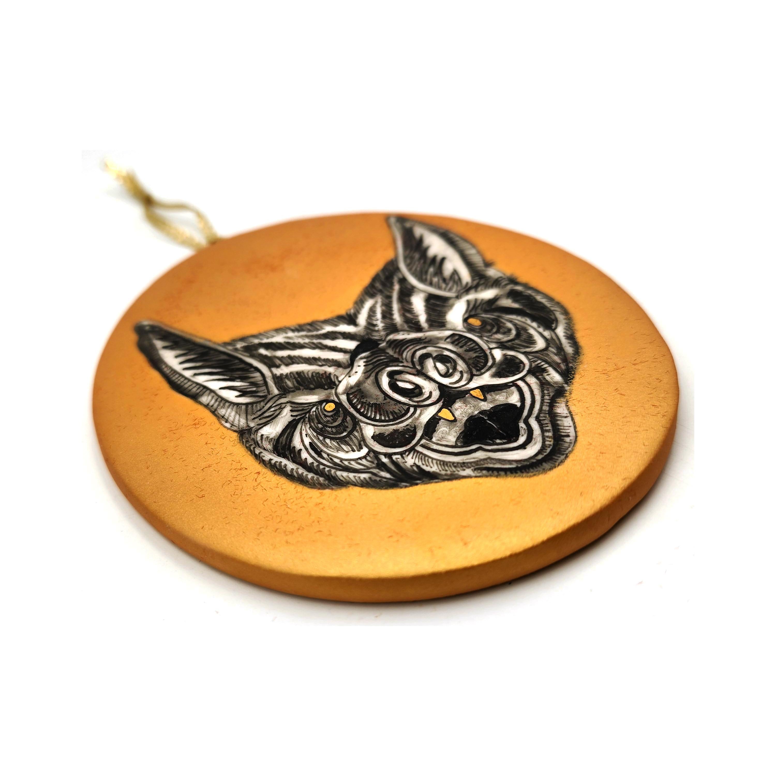 Fledermaus-Ornament (AUF BESTELLUNG ANGEFERTIGT) (~50% OFF - LIMITED TIME ONLY) (Zeitgenössisch), Sculpture, von Melanie Sherman