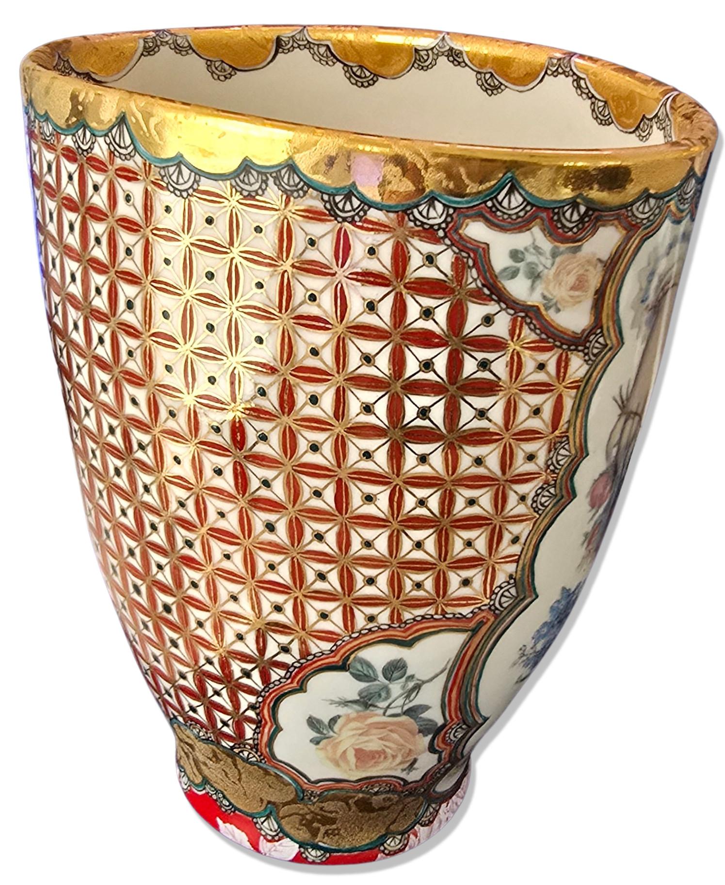 Vase peint à la main et décoré (peint à la main, lustre or, imagerie vintage)