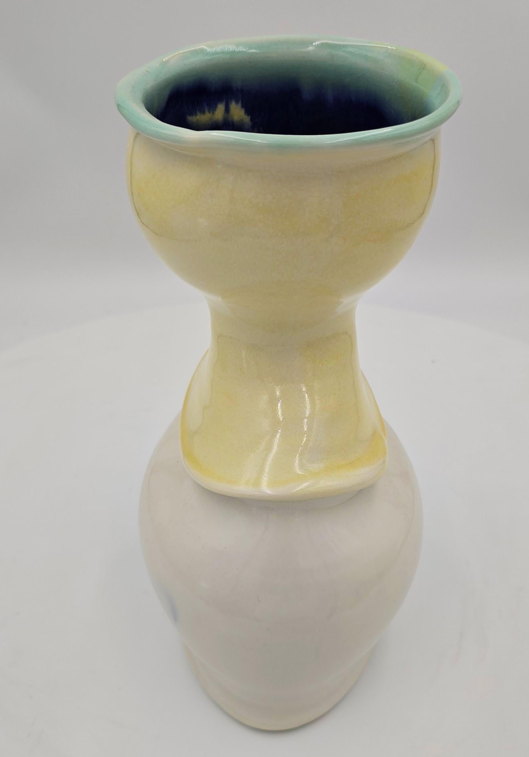 Vase fait à la main, pastel, tons chauds, lisse, courbé, ~47% OFF - ÉTAT LIMITÉ en vente 1