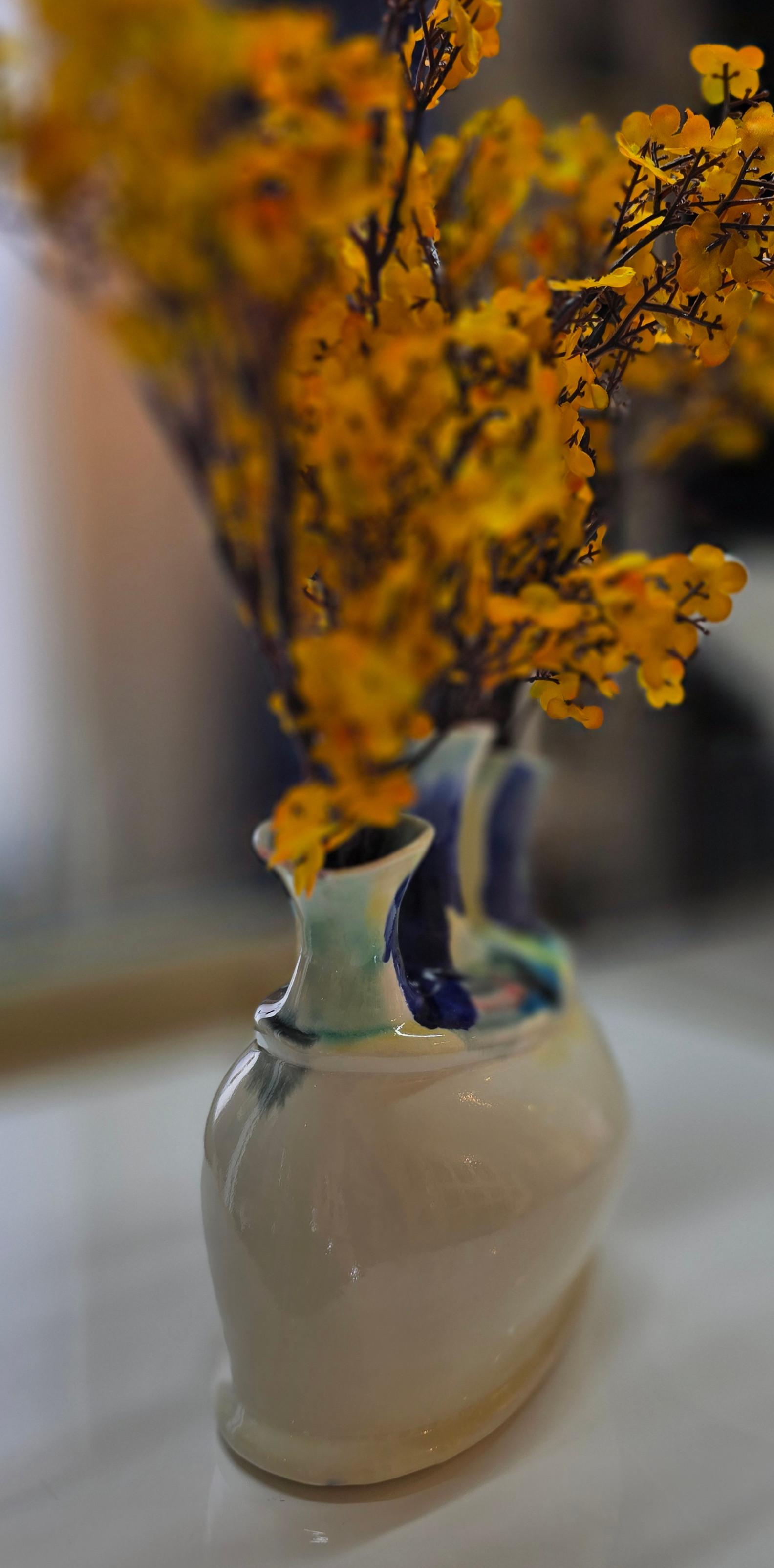 Melanie Sherman
Vase with 3 Openings
Porcelain, Glaze, Cone 6 Firing 
2025
Size: 7.5 x 4.5 x 7 inches (19.05 x 11.43 x 17.78 cm)
Signed by hand
COA provided

*One Opening slightly cracked. Please see images for details.
**Dishwasher safe.

I find