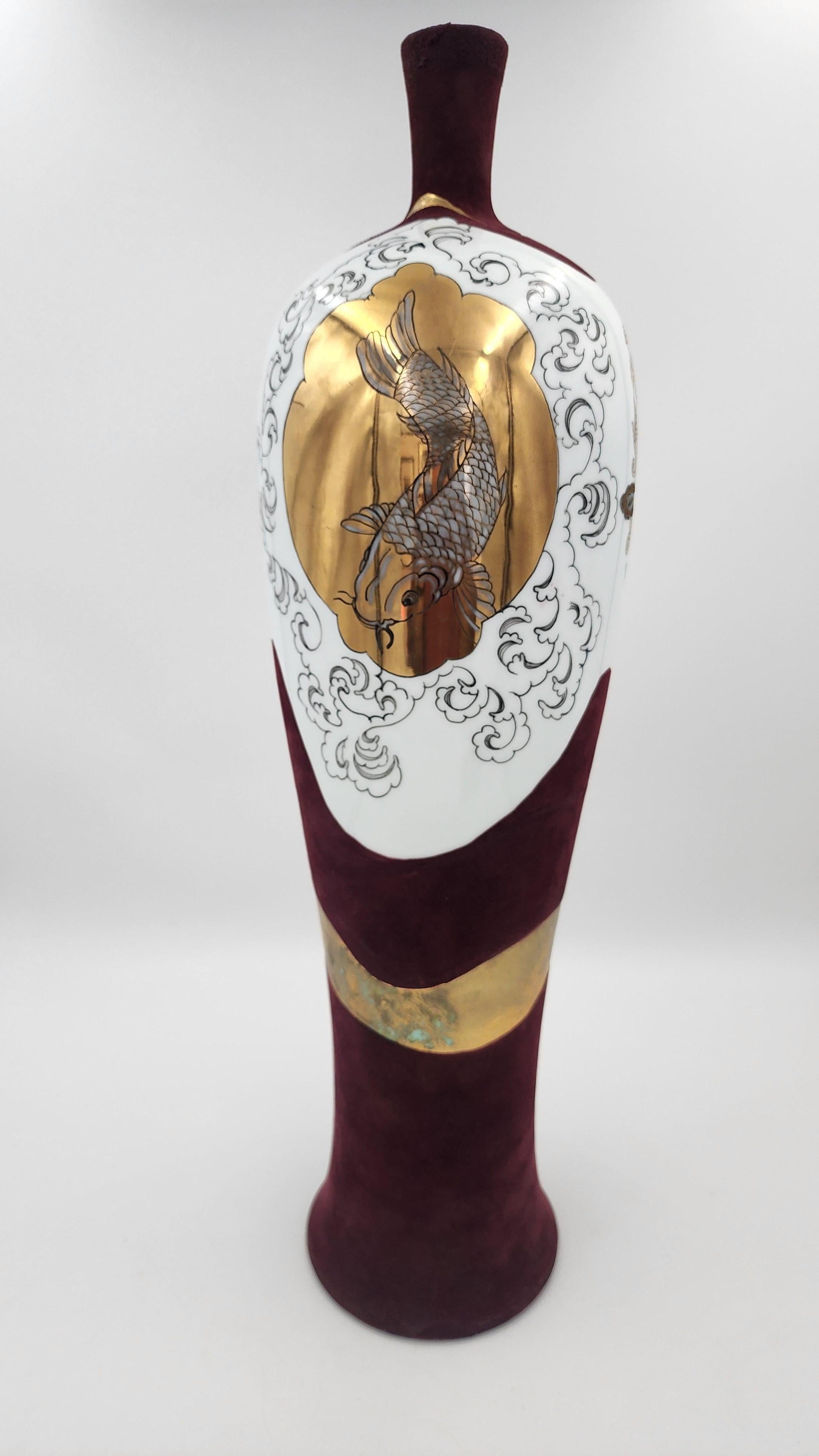 Vaso con gufo, Koi e cervo in vendita 1