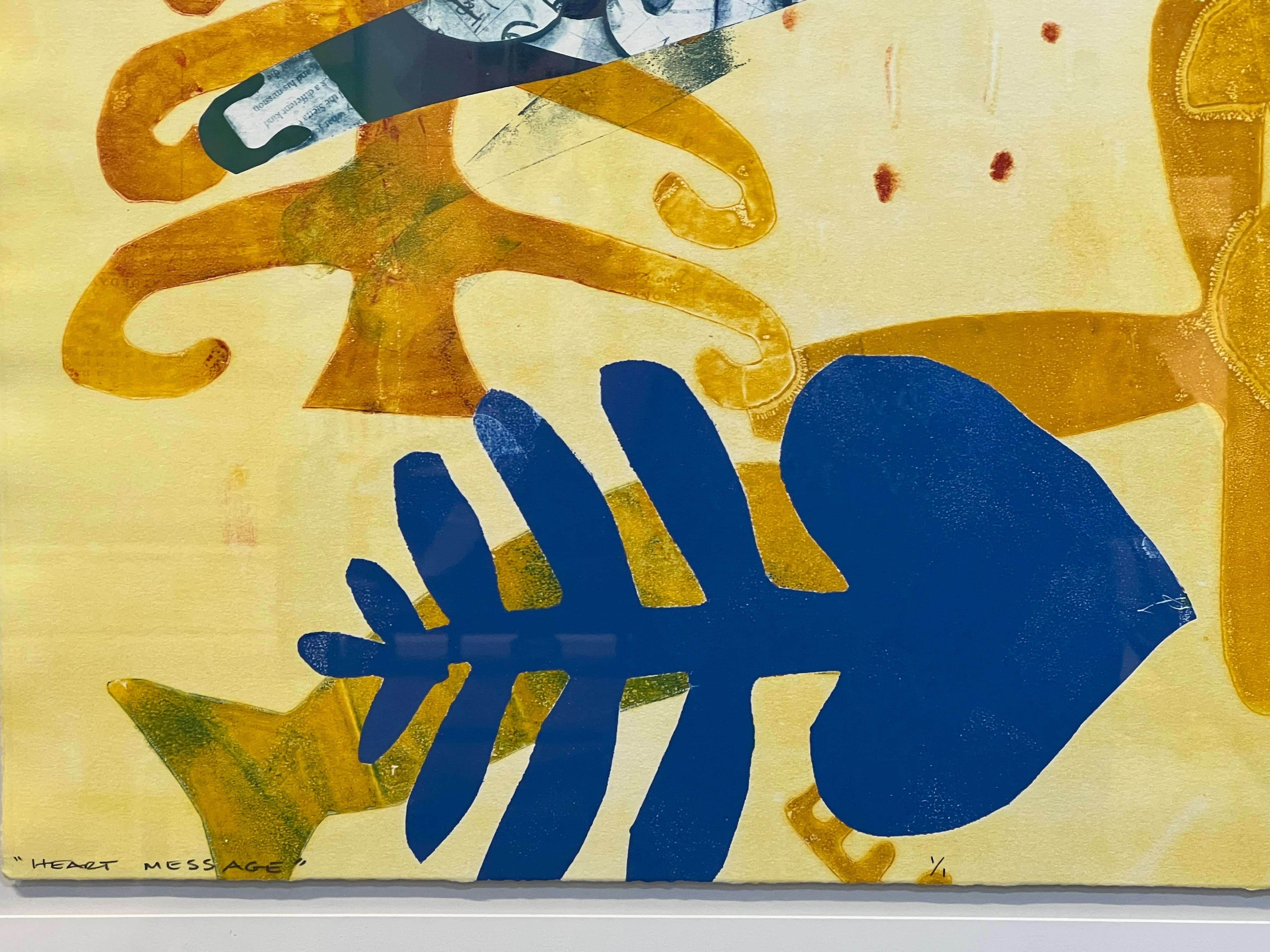 Message en forme de cœur, par Melanie Yazzie, œuvre sur papier, encadrée, jaune, abstraite, bleu en vente 2