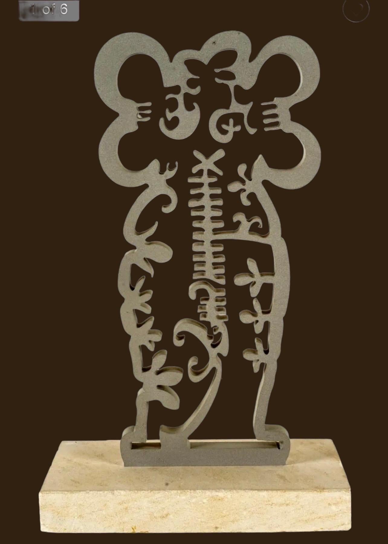 Scultura astratta in metallo Navajo Native American Indian Art Donna Custode di Polline - Sculpture di Melanie Yazzie