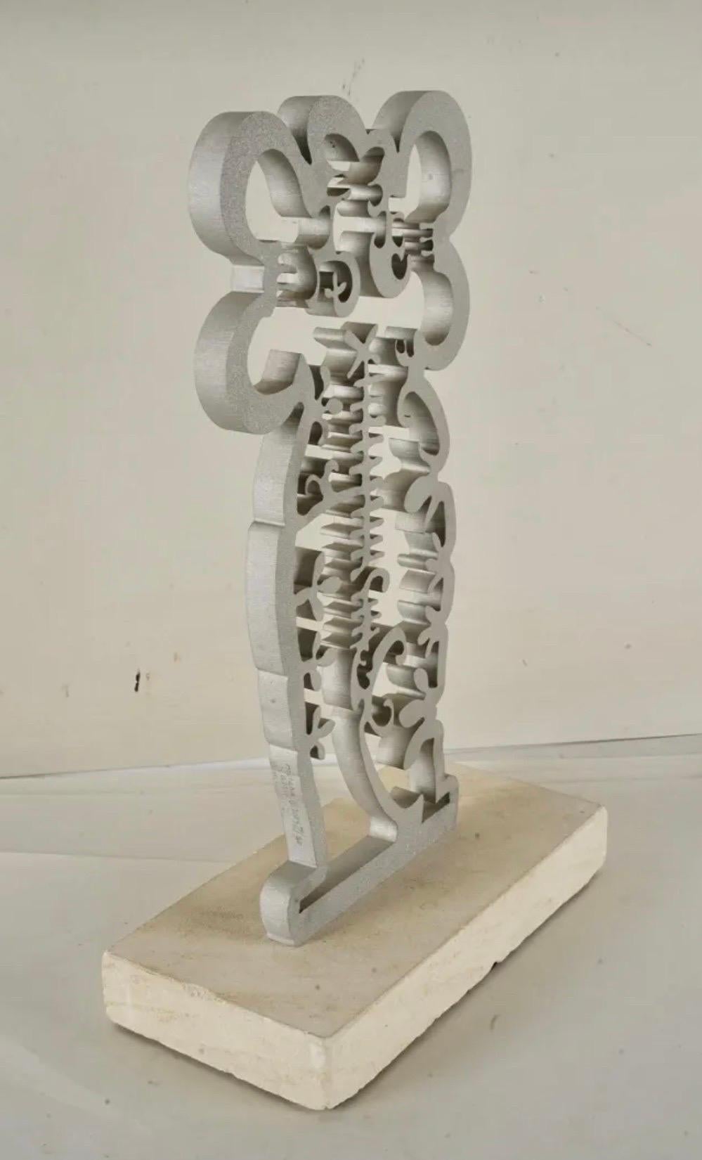 Abstrakte Metallskulptur Navajo Native American Indian Art Frau Pollenhalterin aus Metall (Zeitgenössisch), Sculpture, von Melanie Yazzie