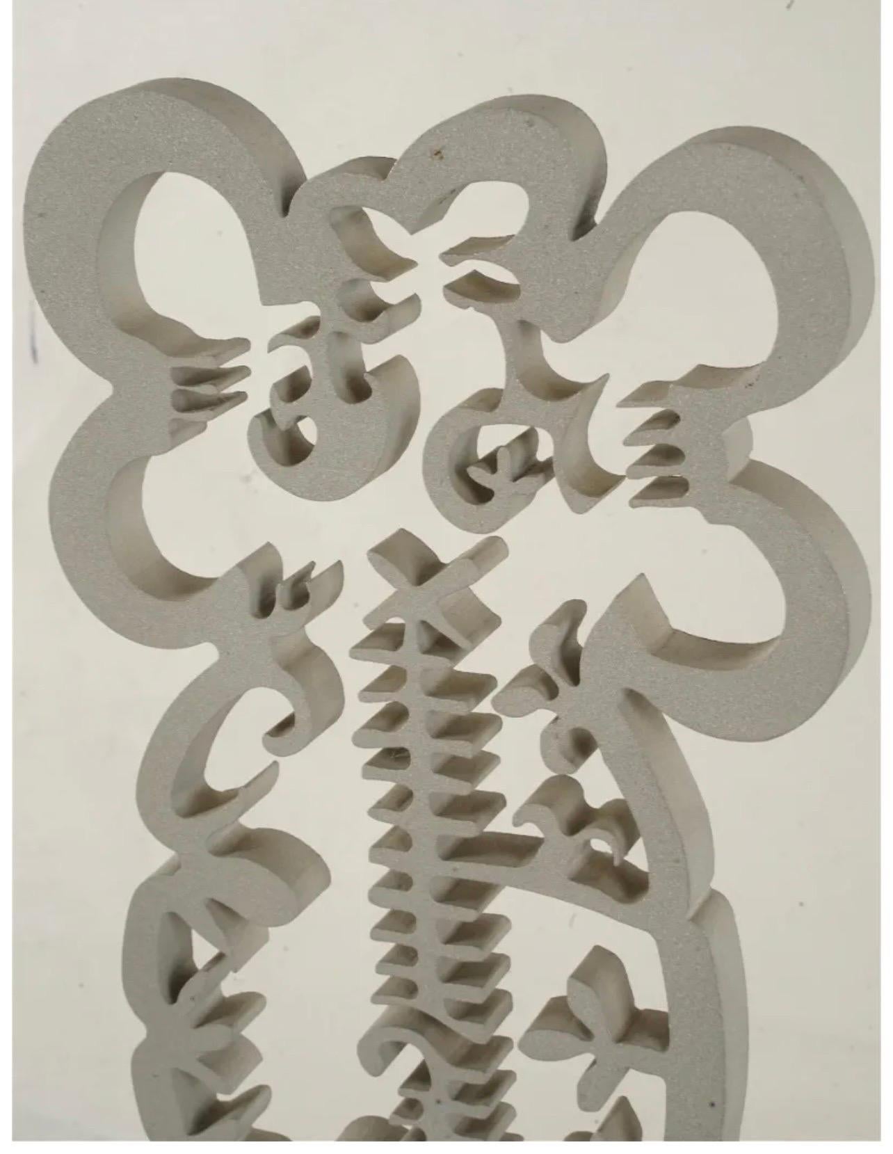 Melanie Yazzie (1966-)
Pollenwächter II (Maquette)
Pulverbeschichtetes Metall, 2008
Handsigniert, betitelt, datiert und nummeriert 2/30, zugeschrieben, betitelt, datiert  und erneut nummeriert auf Papieretikett 
Montiert auf einem weißen