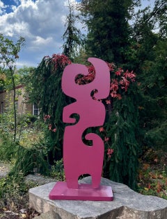 Abuela, color frambuesa, Melanie Yazzie escultura abstracta metal exterior