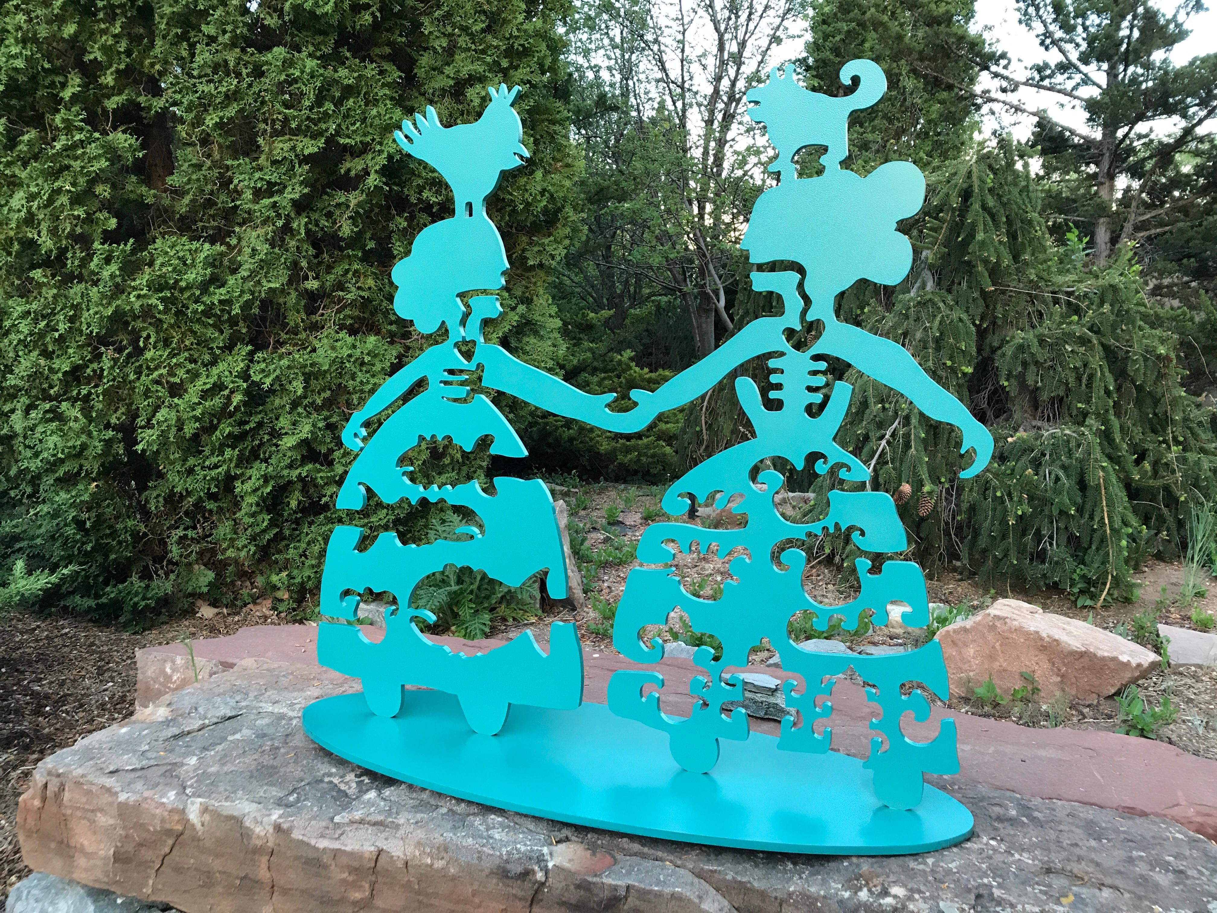 Haciendo Nuevos Amigos, medio, escultura de aluminio, Figuras femeninas, Coreano, Navajo - Sculpture de Melanie Yazzie