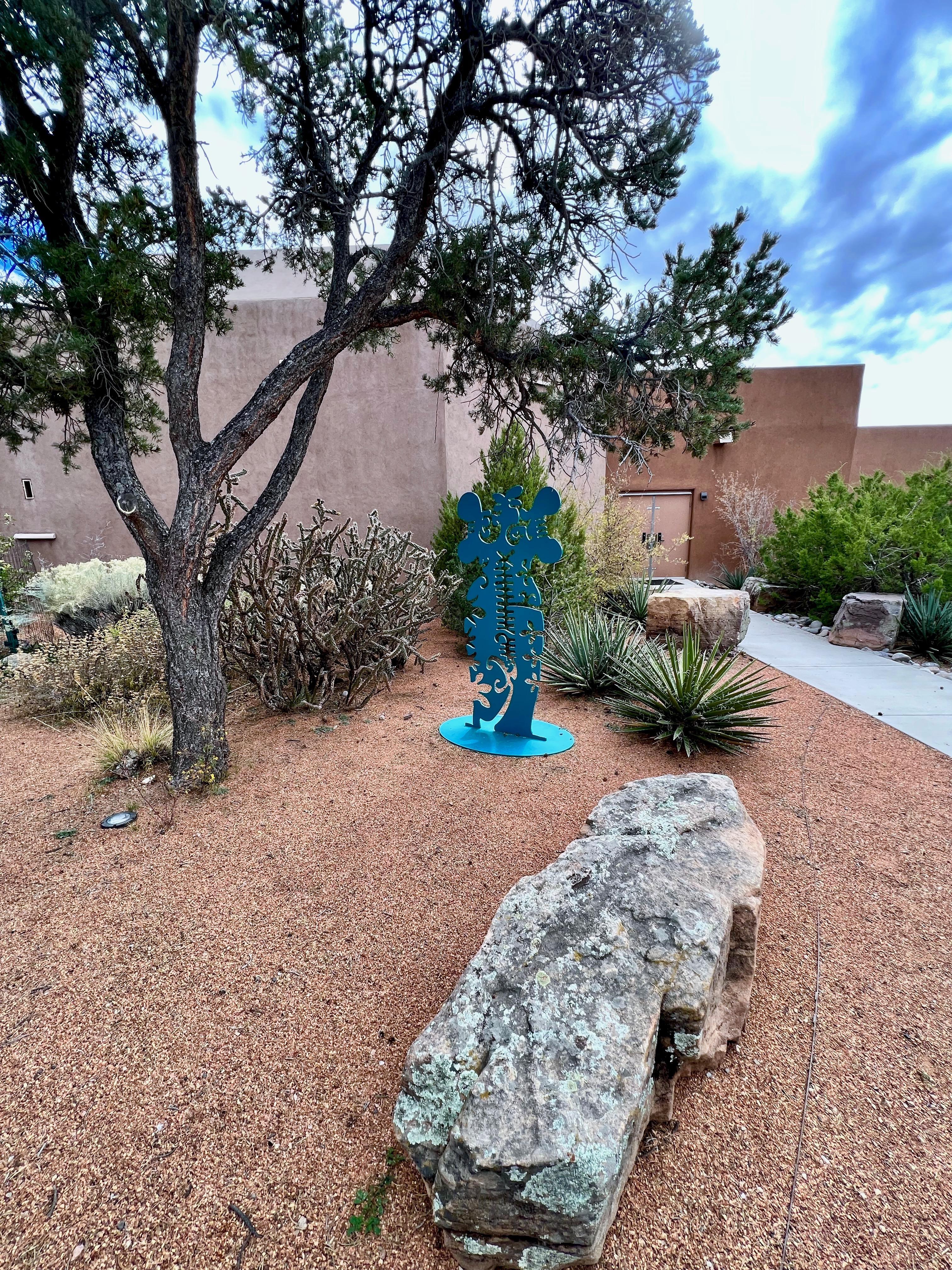 Custode del polline, scultura astratta in alluminio Navajo verde acqua per esterni e interni in vendita 3