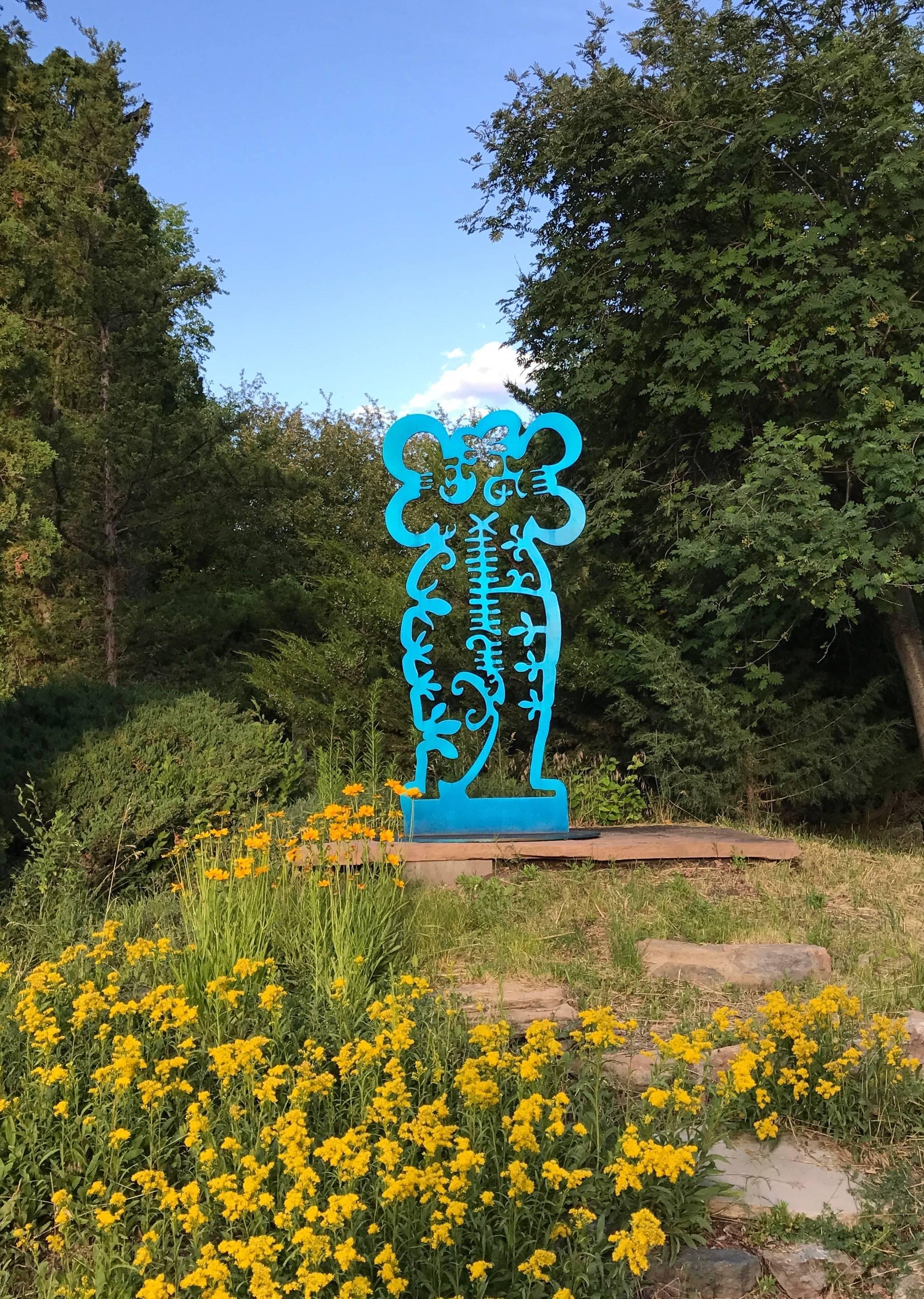 Guardián del polen II, escultura, turquesa navajo Contemporánea Melanie Yazzie

escultura de acero fabricado con acabado de pintura en polvo edición de 8
450 libras 

Como grabadora, pintora y escultora, mi trabajo se basa en mi rica herencia diné.