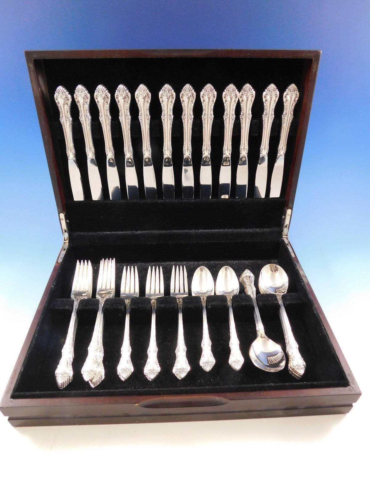 Melbourne by Oneida sterling silver flatware set, 60 pieces. This set includes: 

12 knives, 8 7/8