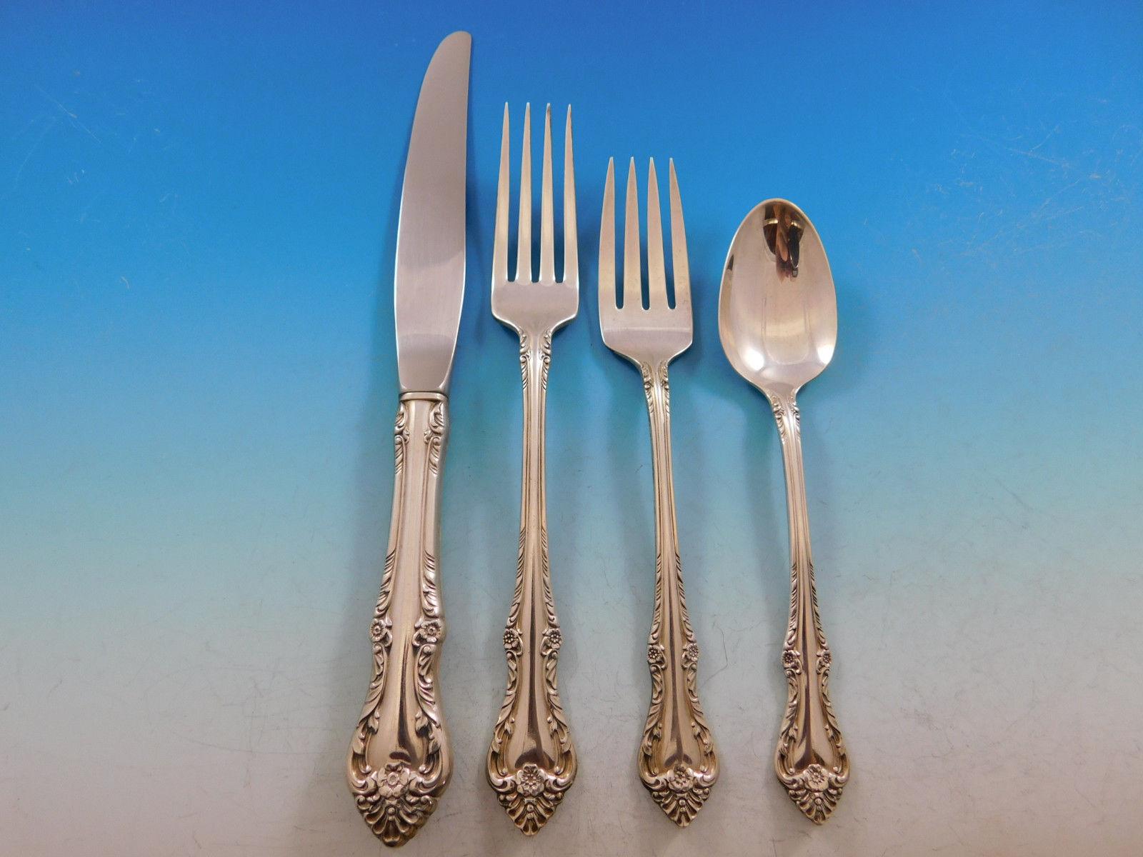 Heirloom quality Melbourne by Oneida sterling silver flatware set of 30 pieces. Great starter set! This set includes:

6 knives, 8 7/8