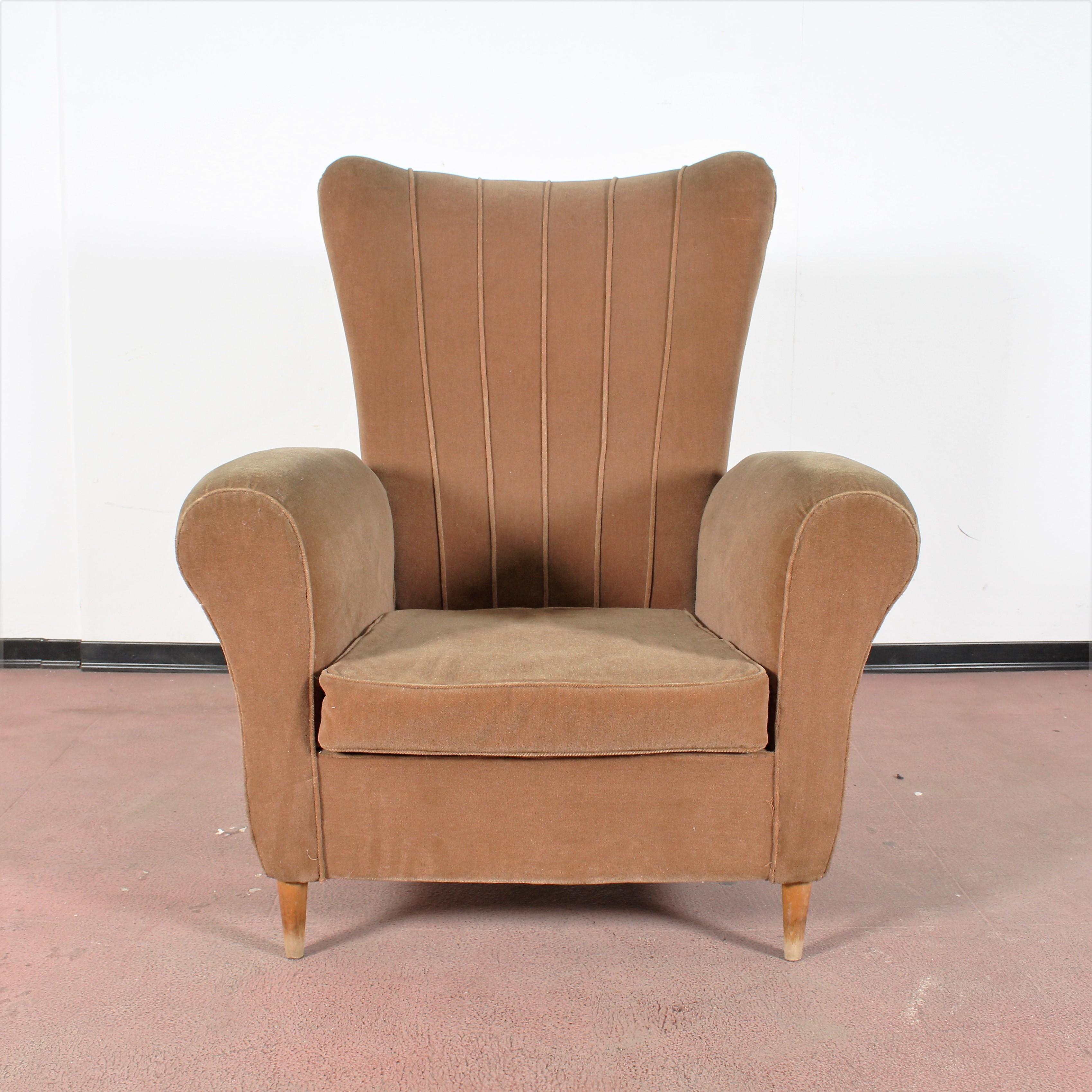Very stylish camel-colored wool velvet armchair attributed to Melchiorre Bega, 1950s, Italy.
Wear consistent with age and use.