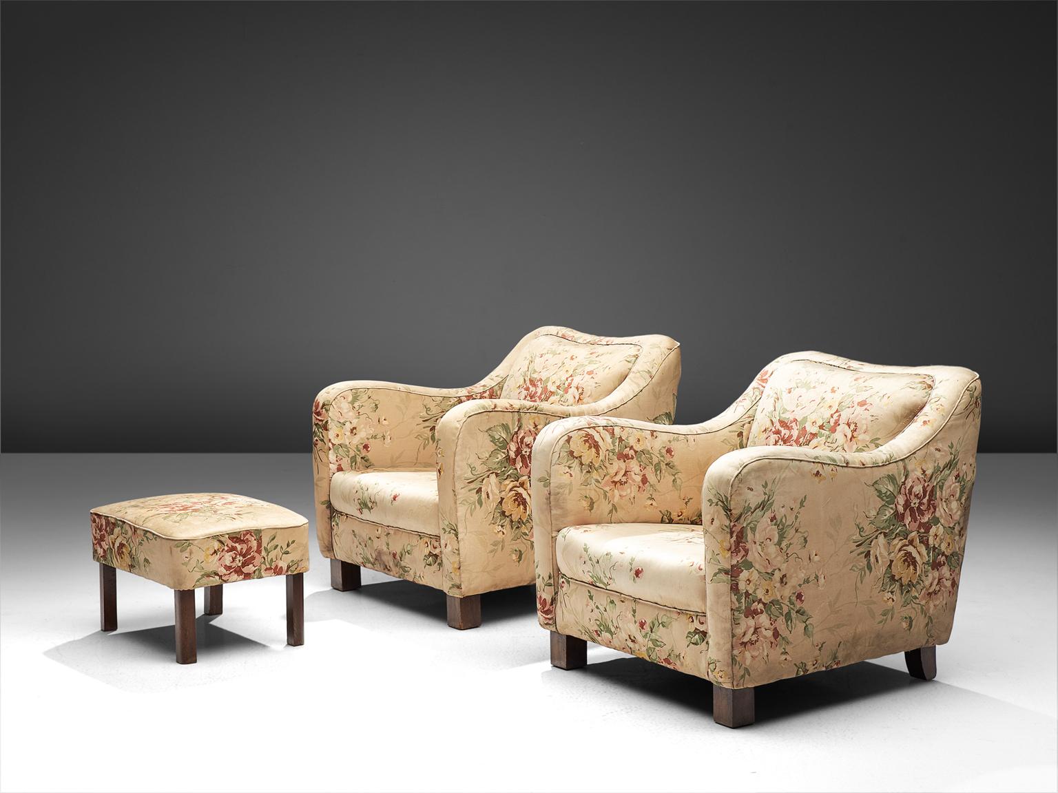 Melchiorre Bega, armchairs and ottoman, Italy, circa 1935 

This pair of padded armchairs come with a footrest of a square design. The set features parallelepiped front legs and back legs in solid oak, and the seat and back is covered in a flower