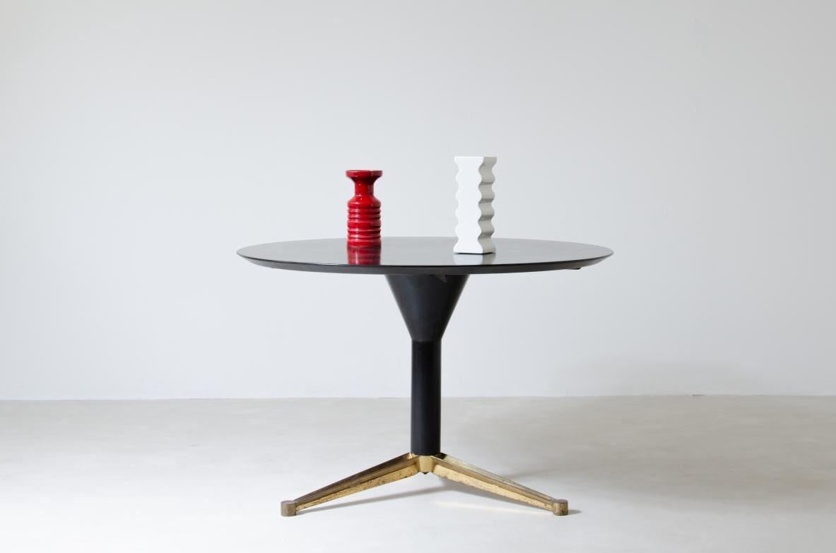 COD-1985
Melchiorre Bega (1898-1976)

Table in lacquered wood with three-spoke base in brass.

Manufacture Bega & C. Bologna 1950s.
