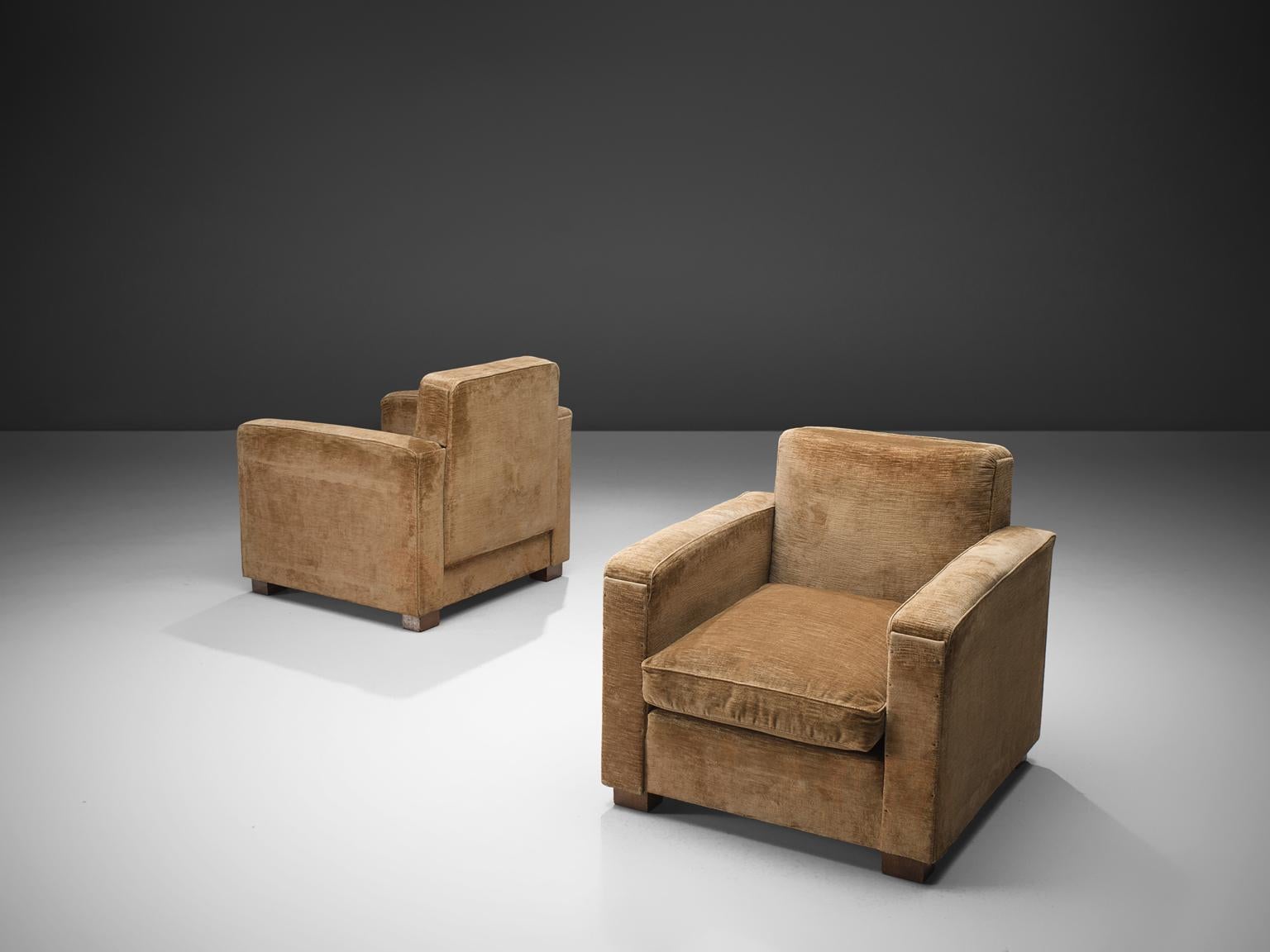 Melchiorre Bega, set of two lounge chairs, in beige velvet and oak, Italy, 1935. 

This set of two lounge chairs. The twin set of lounge chairs are upholstered to the feet which elevate the body. The front legs of the chairs are parallel to the