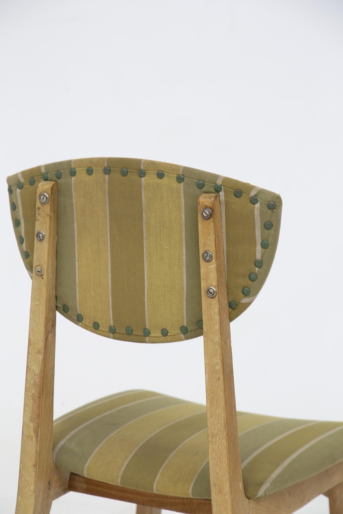Fabelhaftes Set von vier Holzstühlen, entworfen von Melchiorre Bega in den 1950er Jahren, feine italienische Handwerkskunst.
Die Stühle haben einen sehr schönen und haltbaren Rahmen aus hellem Holz. Die tragende Struktur wird von 4 Beinen gestützt,