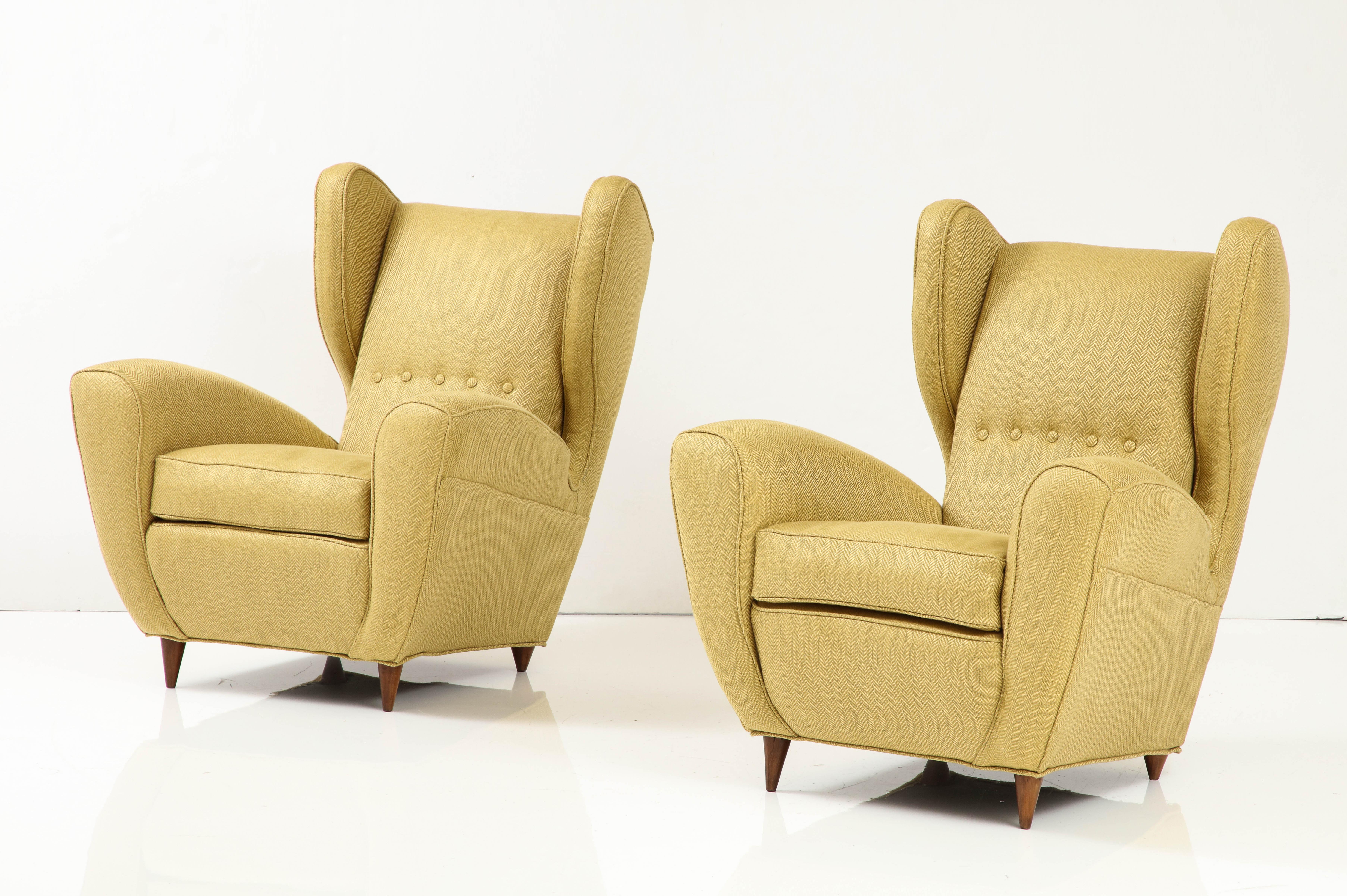 Melchiorre Bega Wingback Lounge Chairs Italy 1950's In Good Condition For Sale In New York, NY