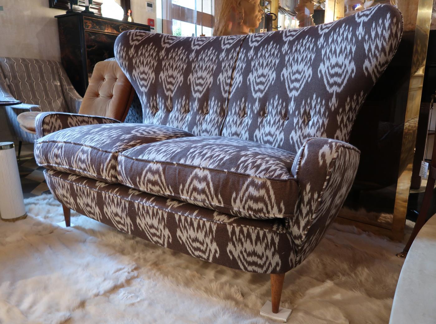 Mid-Century Modern Melchiorre Bega Wood Legs and Brown and White Wool Midcentury Sofa, Italy, 1950