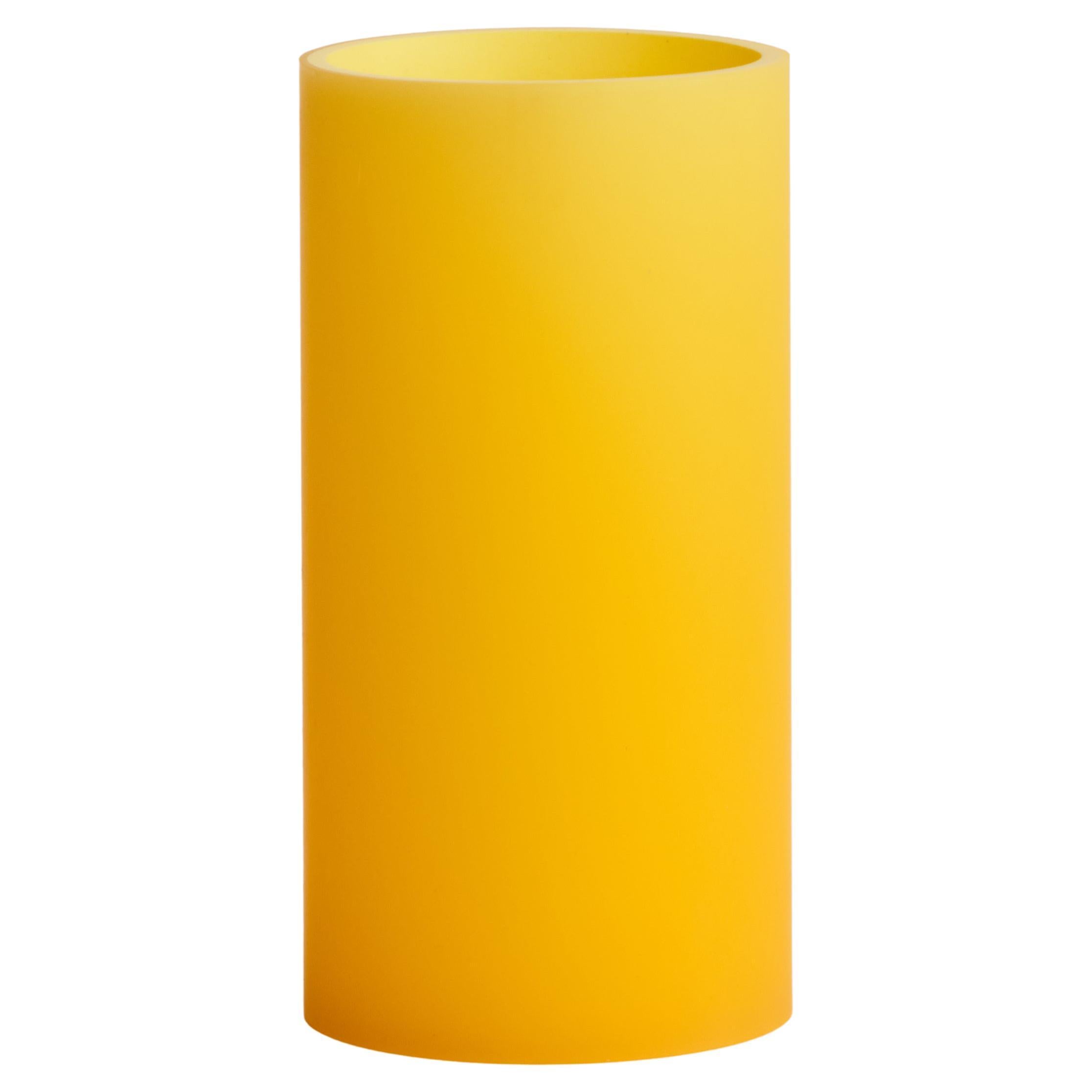 Meld Zylinder Vase/Deko aus Kunstharz in Gelb von Facture, REP von Tuleste Factory im Angebot