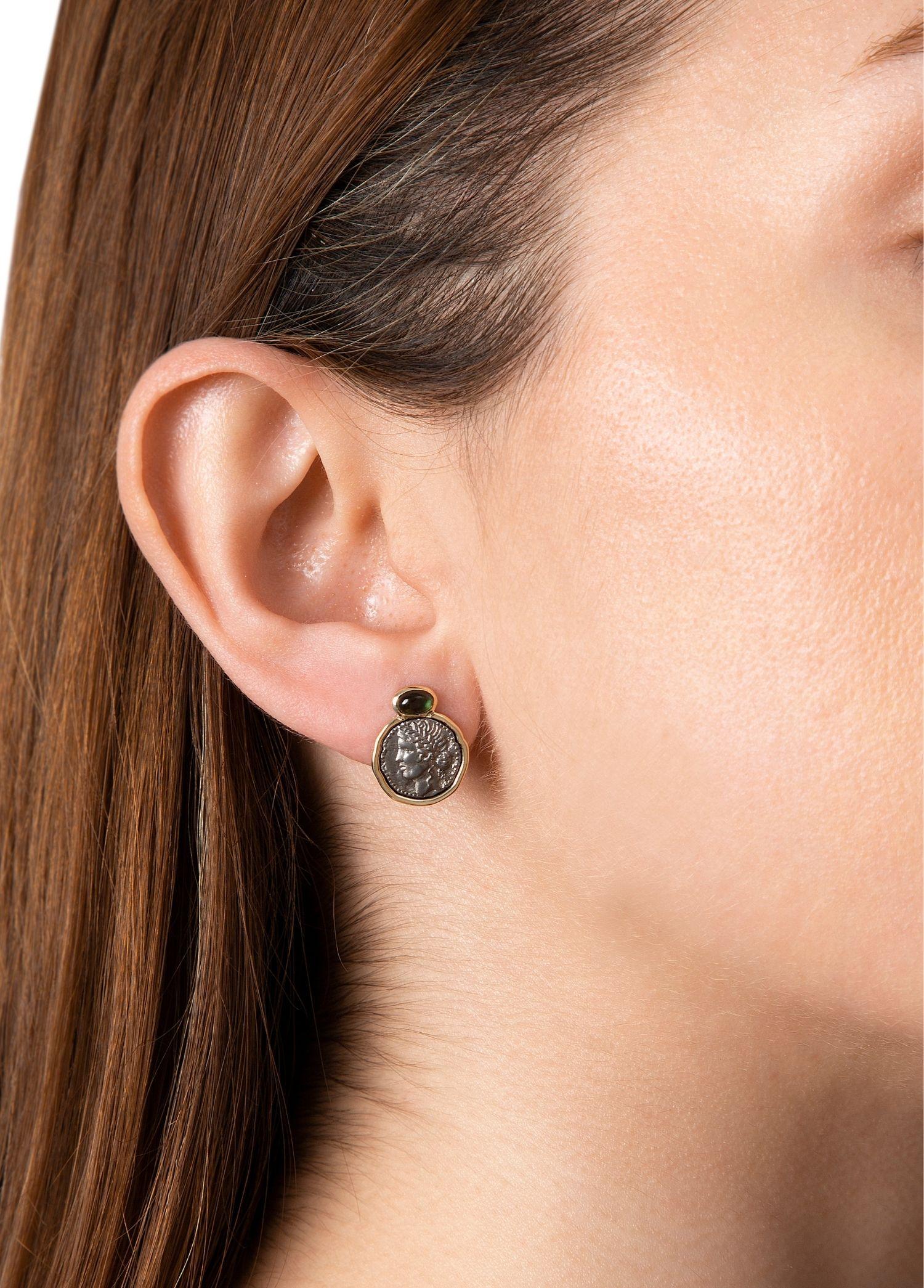 Taille cabochon Melie Jewelry Boucles d'oreilles Cléopâtre et Marcus, or 14 carats, argent oxydé et tourmaline en vente