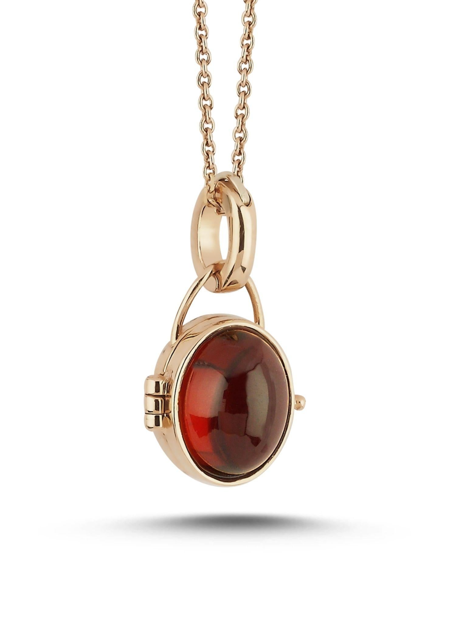Melie Jewelry Granat Medaillon Charme

14K Rose Gold, 7,54 ct Granat

Die Geschichte hinter
Die 
