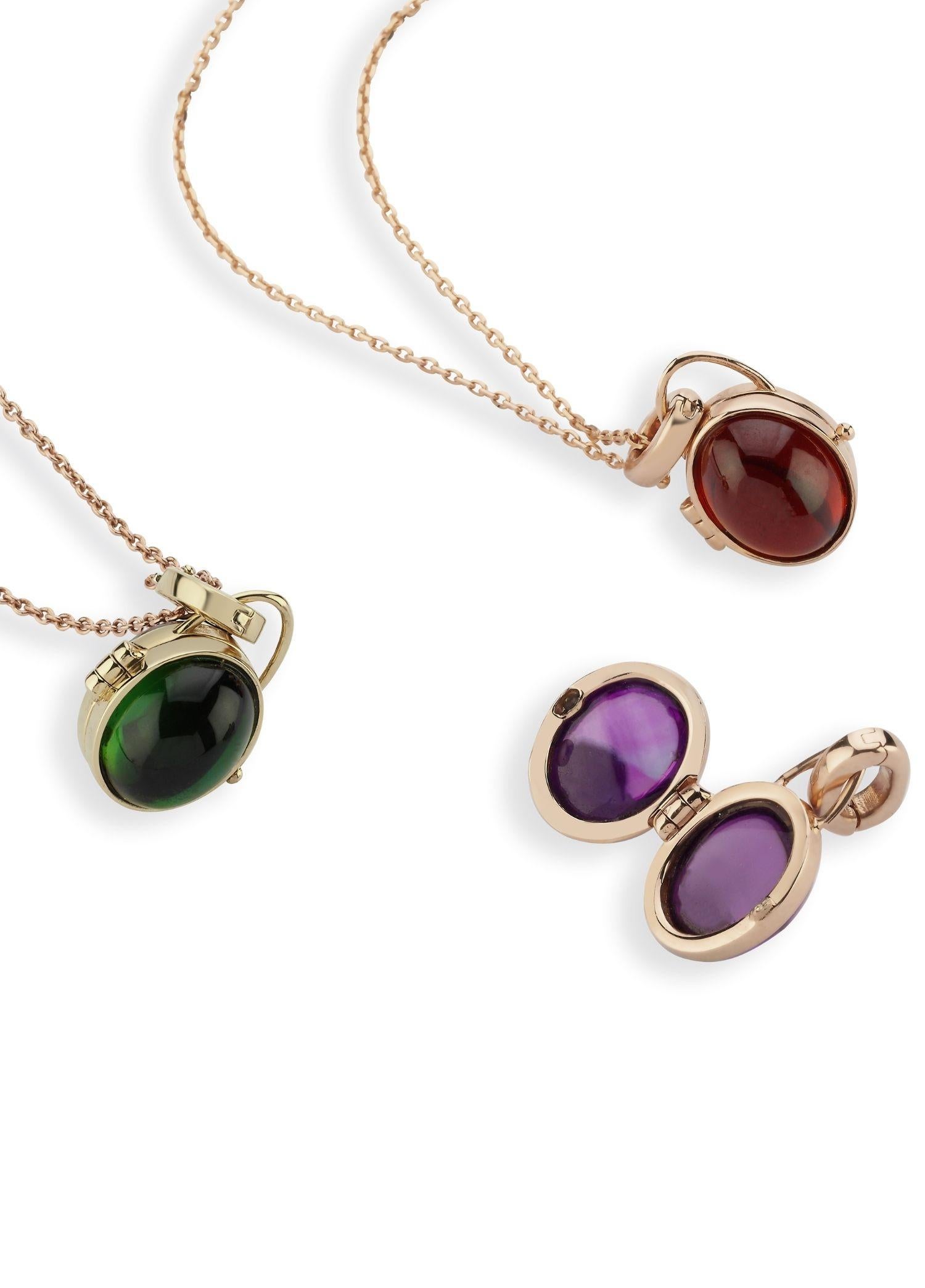 Melie Jewelry Granat-Medaillon-Anhänger aus 14 Karat Gold   im Zustand „Neu“ im Angebot in Levent, 34