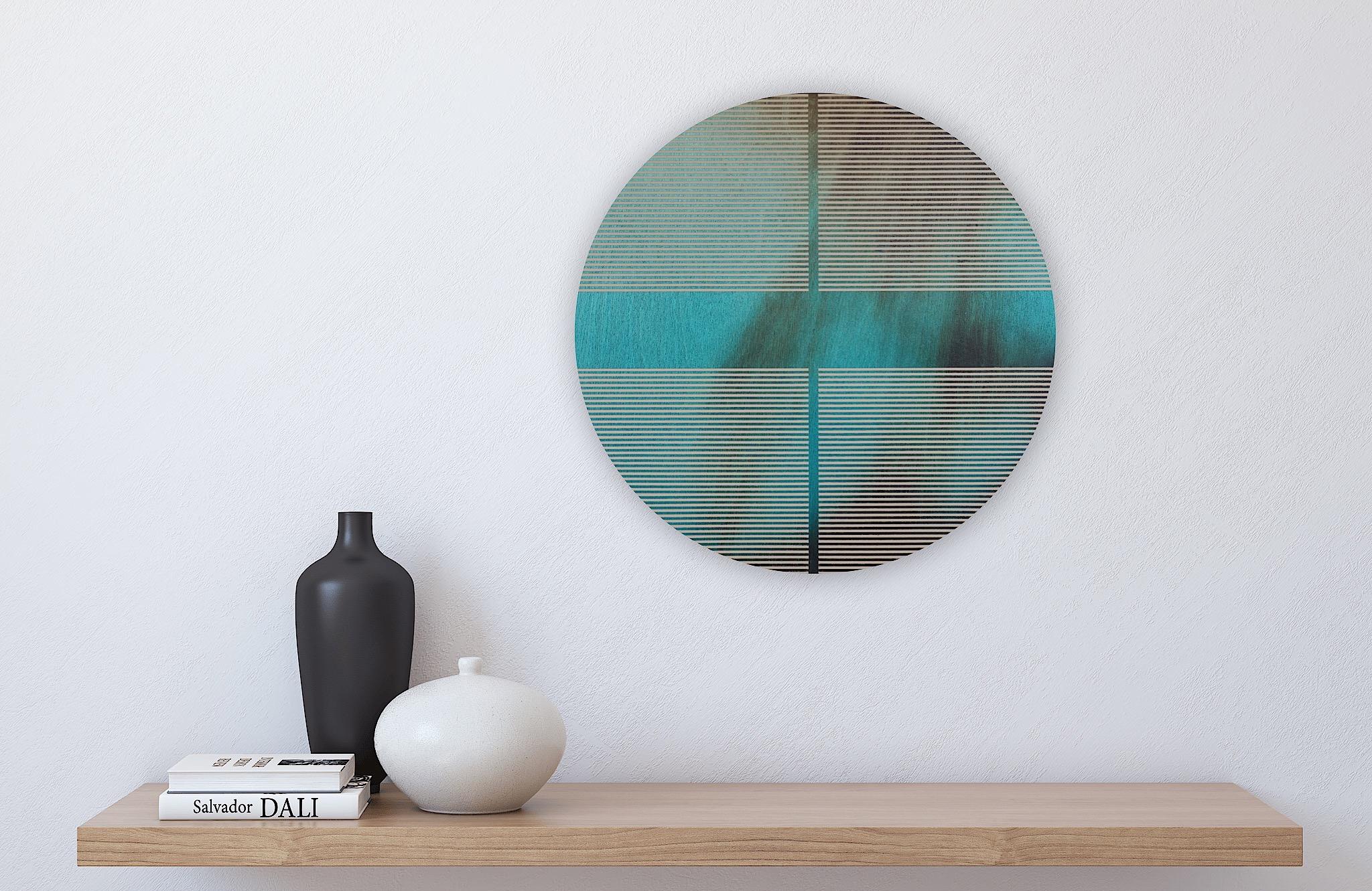 Aquablaue Pille (minimalistisches, rundes Gemälde auf Holz, dopamine Farbe leuchtend) (Grau), Abstract Painting, von Melisa Taylor Metzger