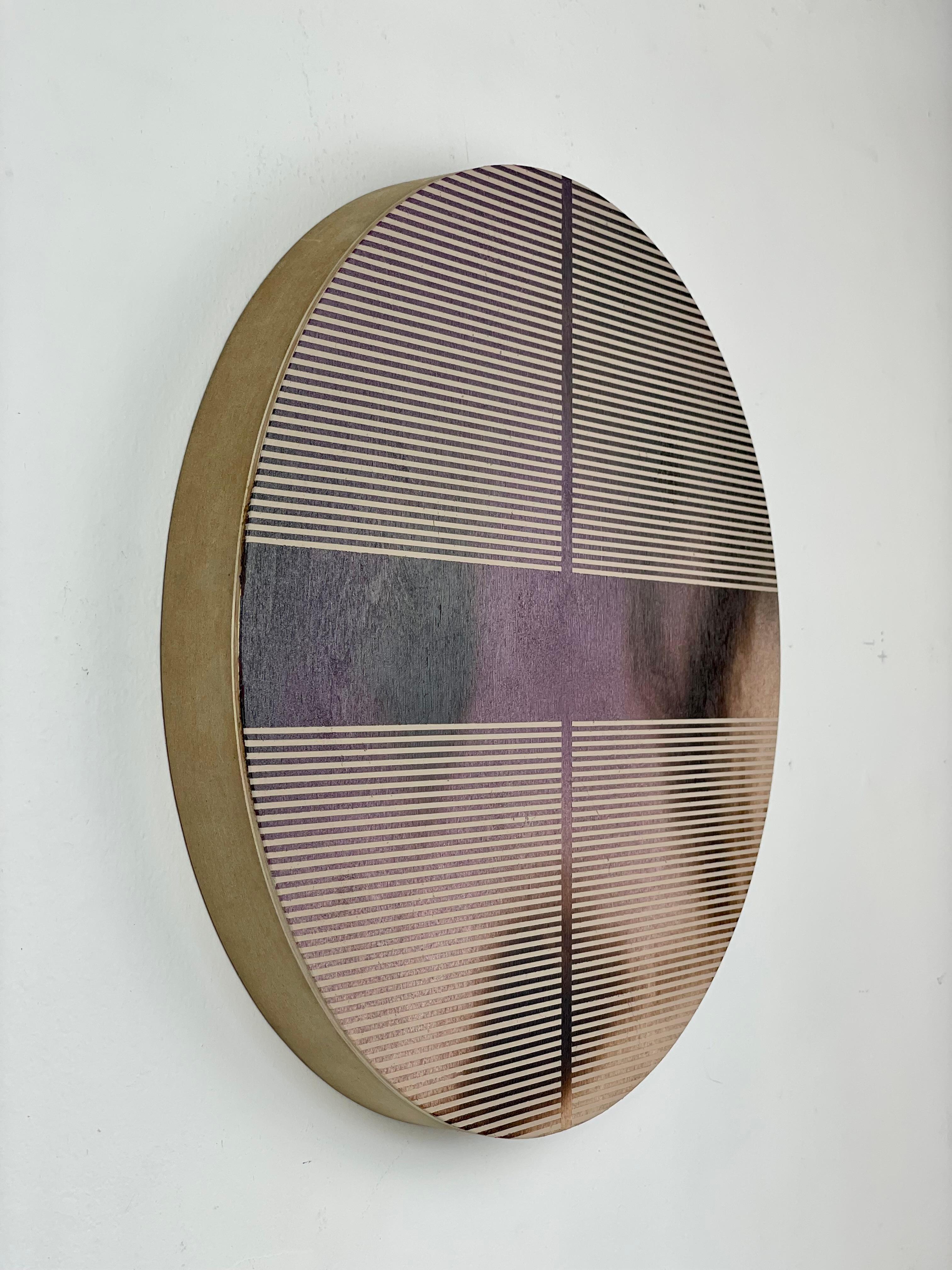 Aubergine Lila Pille (minimalistisches, rundes Gemälde auf Holz dopamine) (Geometrische Abstraktion), Mixed Media Art, von Melisa Taylor Metzger