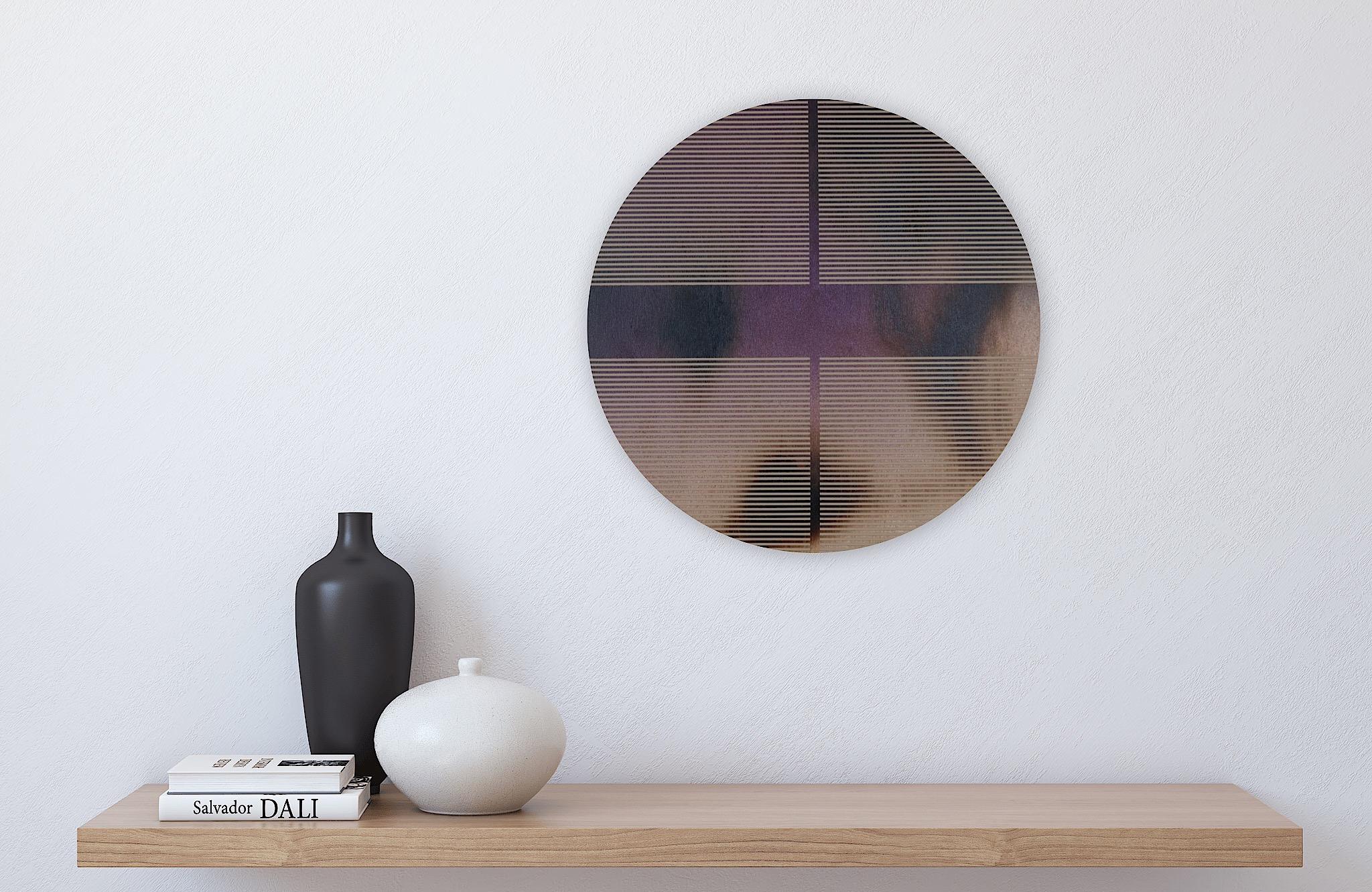 Aubergine Lila Pille (minimalistisches, rundes Gemälde auf Holz dopamine) im Angebot 1