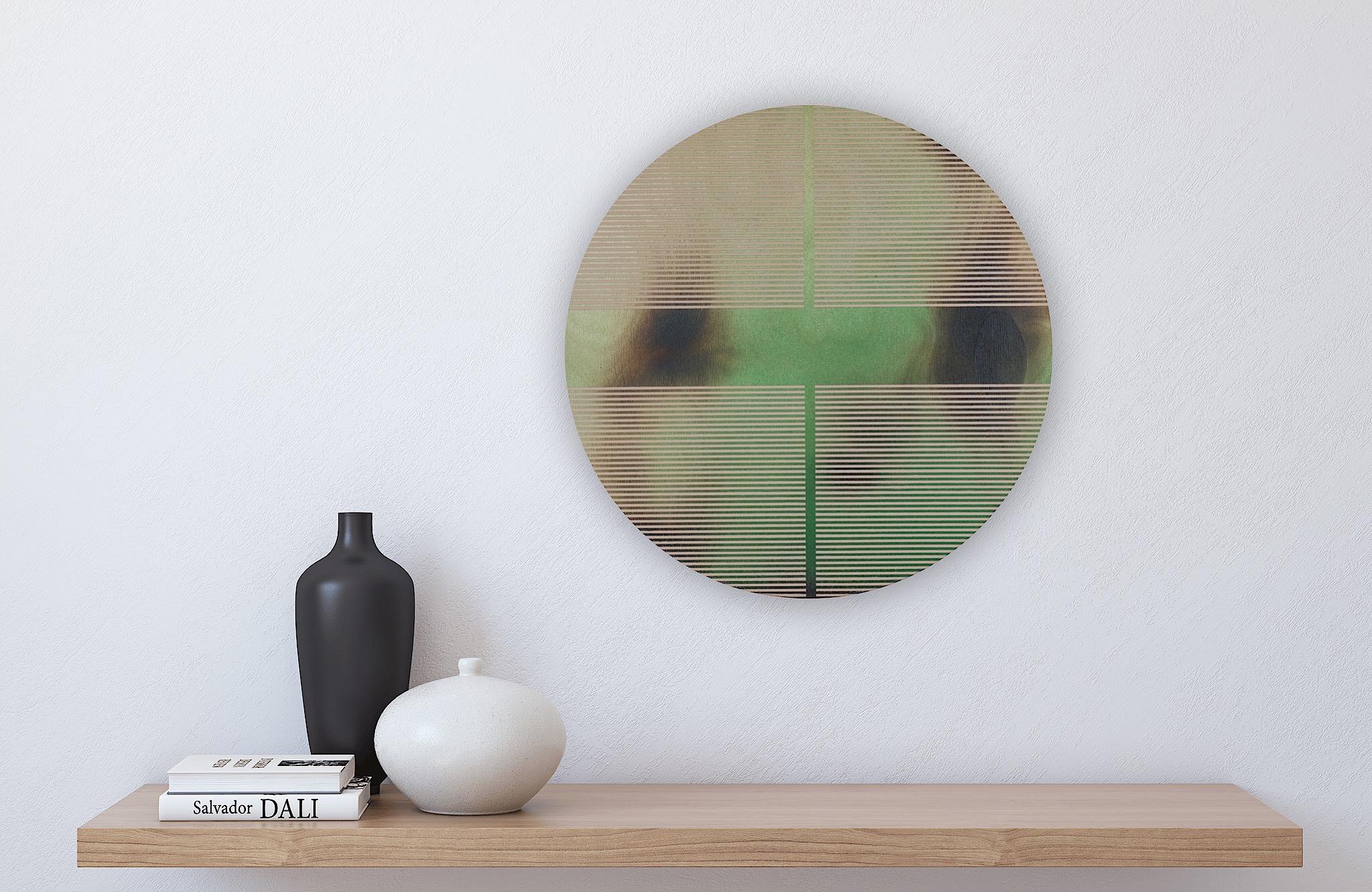 Dill pickle green pill (minimalistisches rundes Gemälde auf Holz dopamine Farbe) (Minimalistisch), Painting, von Melisa Taylor Metzger