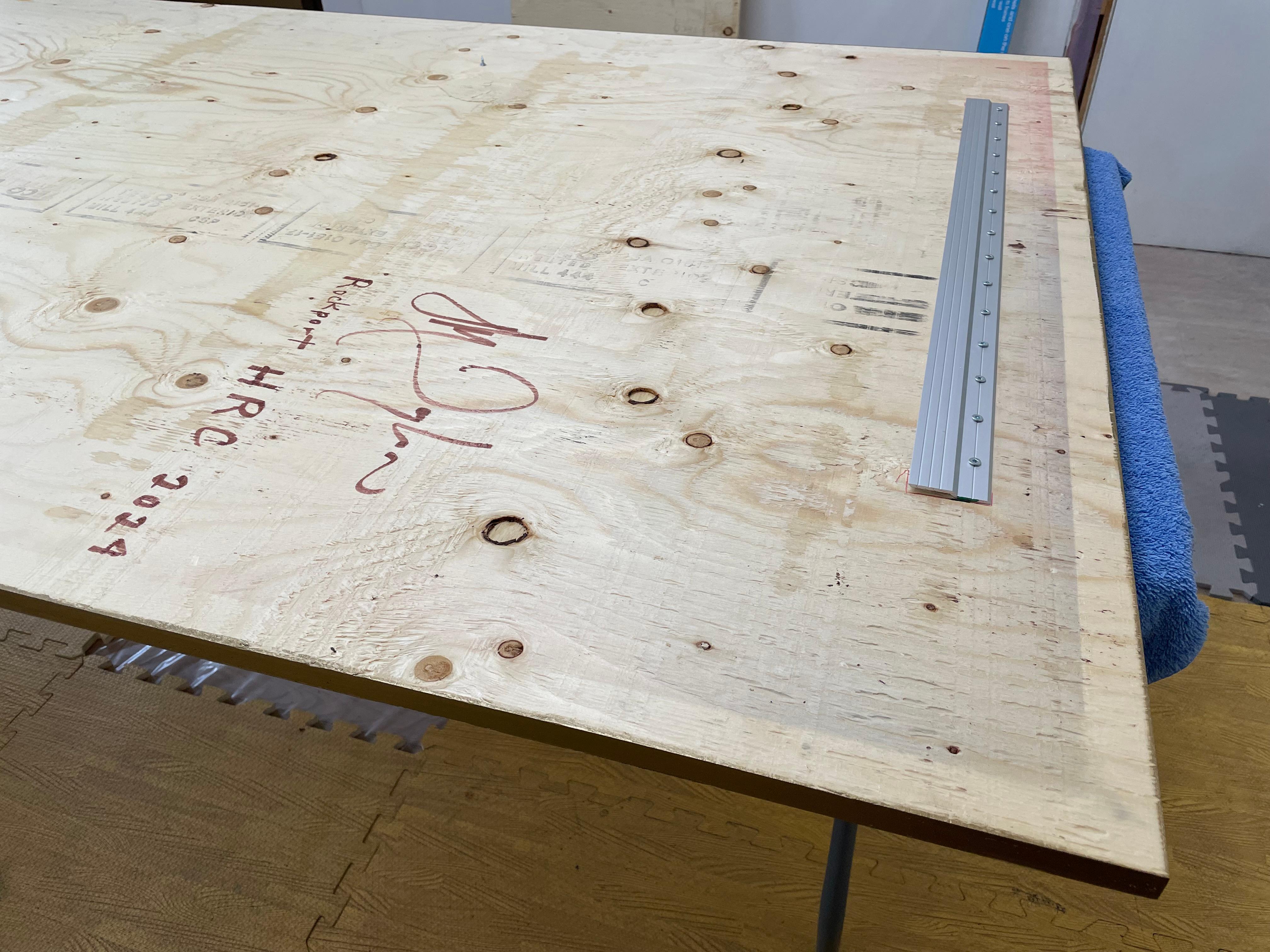 HRCR1 (quadro a griglia vibrante astratto in legno forme contemporanee rosa blu) in vendita 1