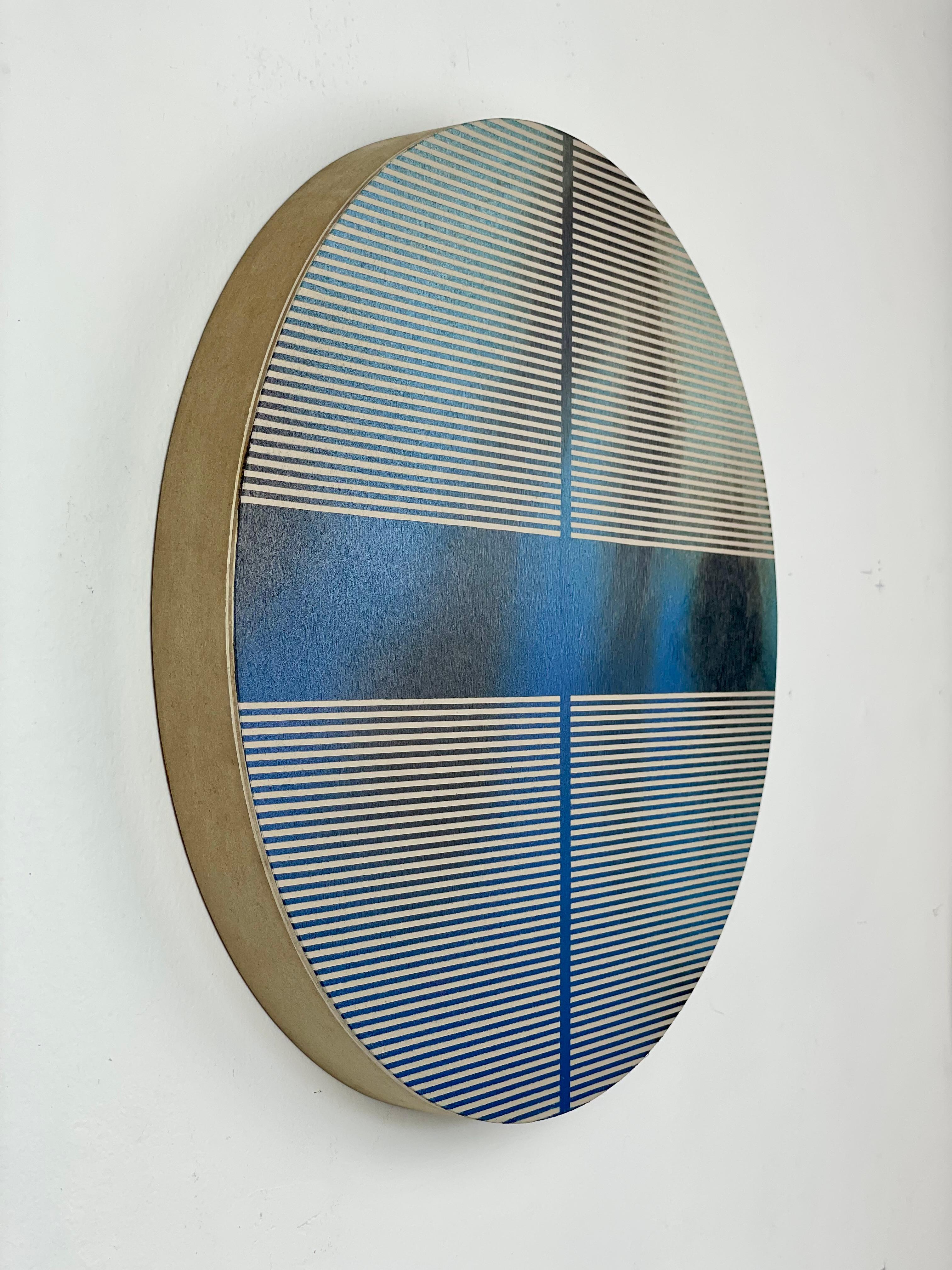 Méditerranean sea blue pill (Minimalistisches Raster Rundgemälde auf Holz Dopamin) (Geometrische Abstraktion), Painting, von Melisa Taylor Metzger