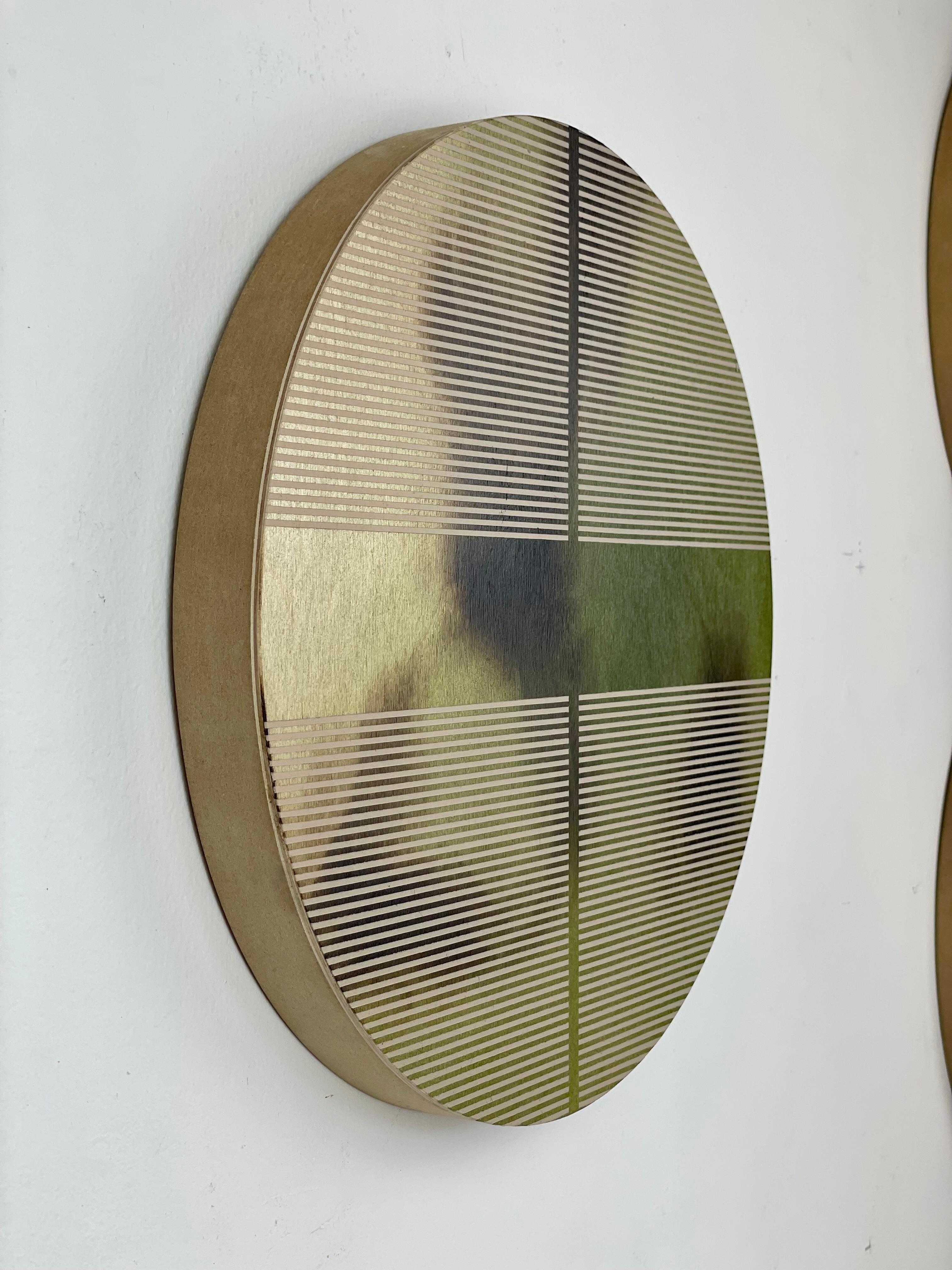 Sage Leaf grüne Pille (Minimalistische Gitter runde Malerei auf Holz Dopamin Kunst) (Geometrische Abstraktion), Painting, von Melisa Taylor Metzger