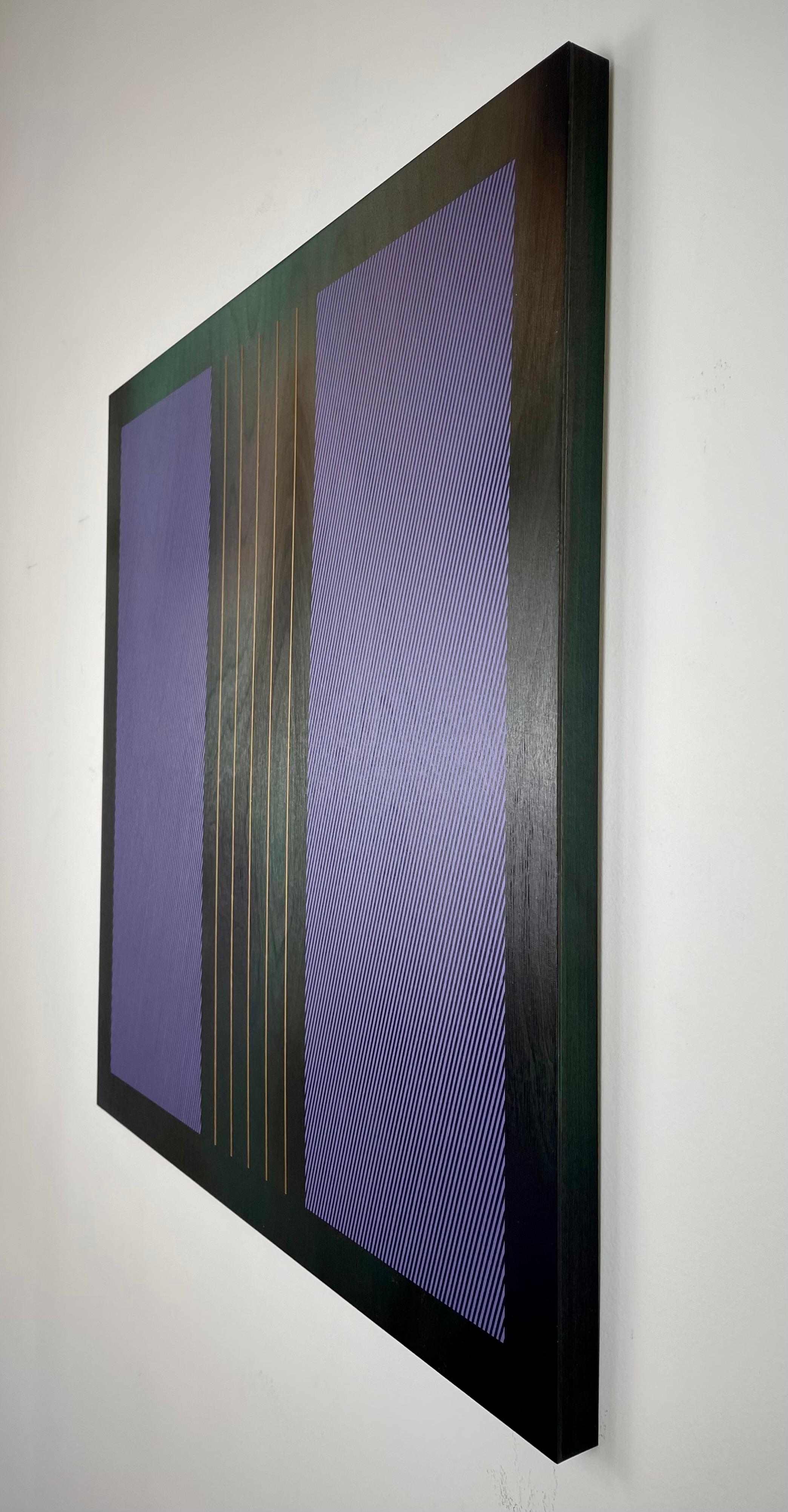 Quadratische Mangata 2024.1 (evergrün, lila, lavendel, minimales Raster, goldene Streifen) (Minimalistisch), Mixed Media Art, von Melisa Taylor Metzger