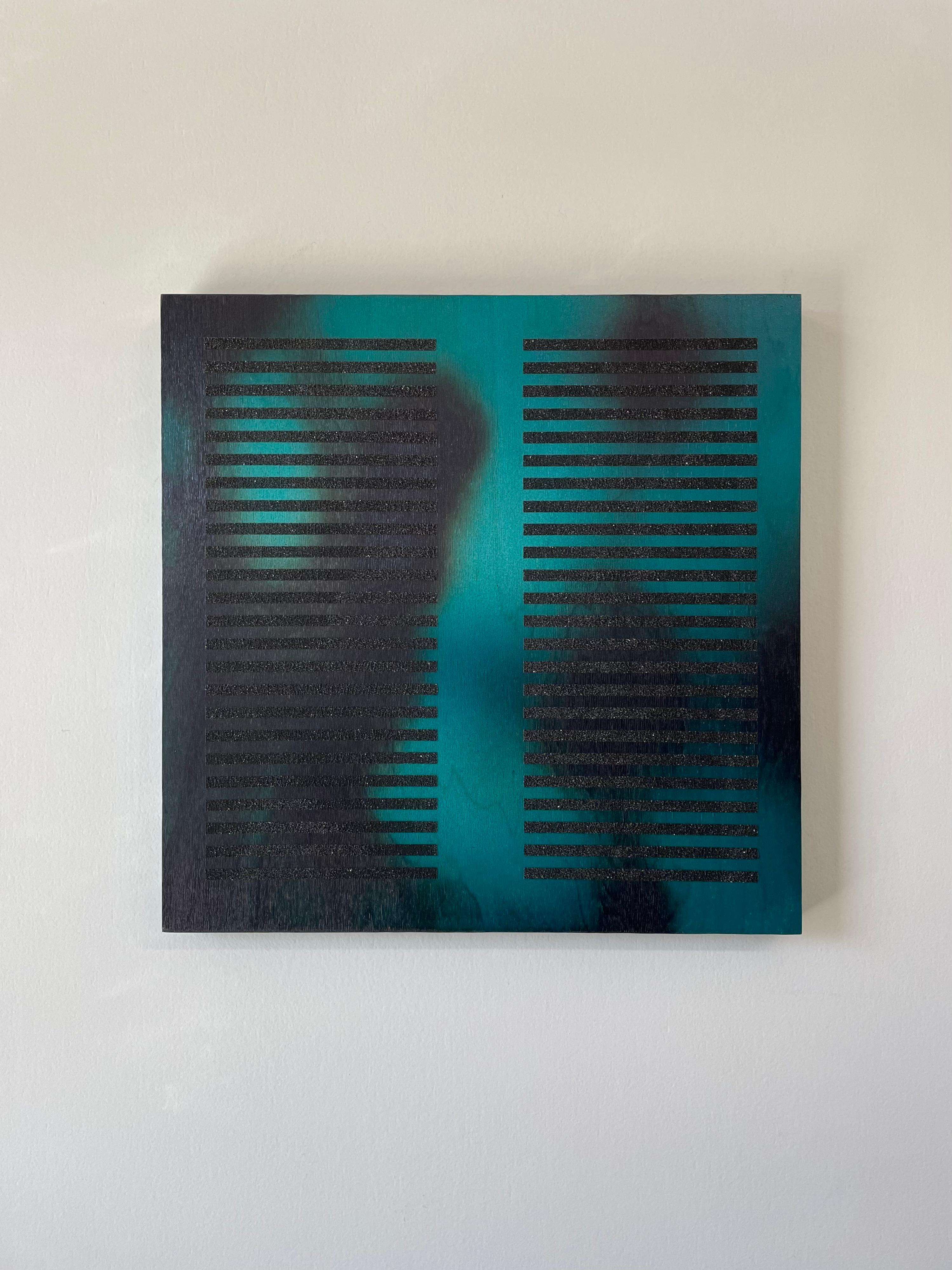 Teal Entre Medidas, Azul Esmeralda (cuadrado pintura azul madera rejilla arena negra) - Painting de Melisa Taylor Metzger