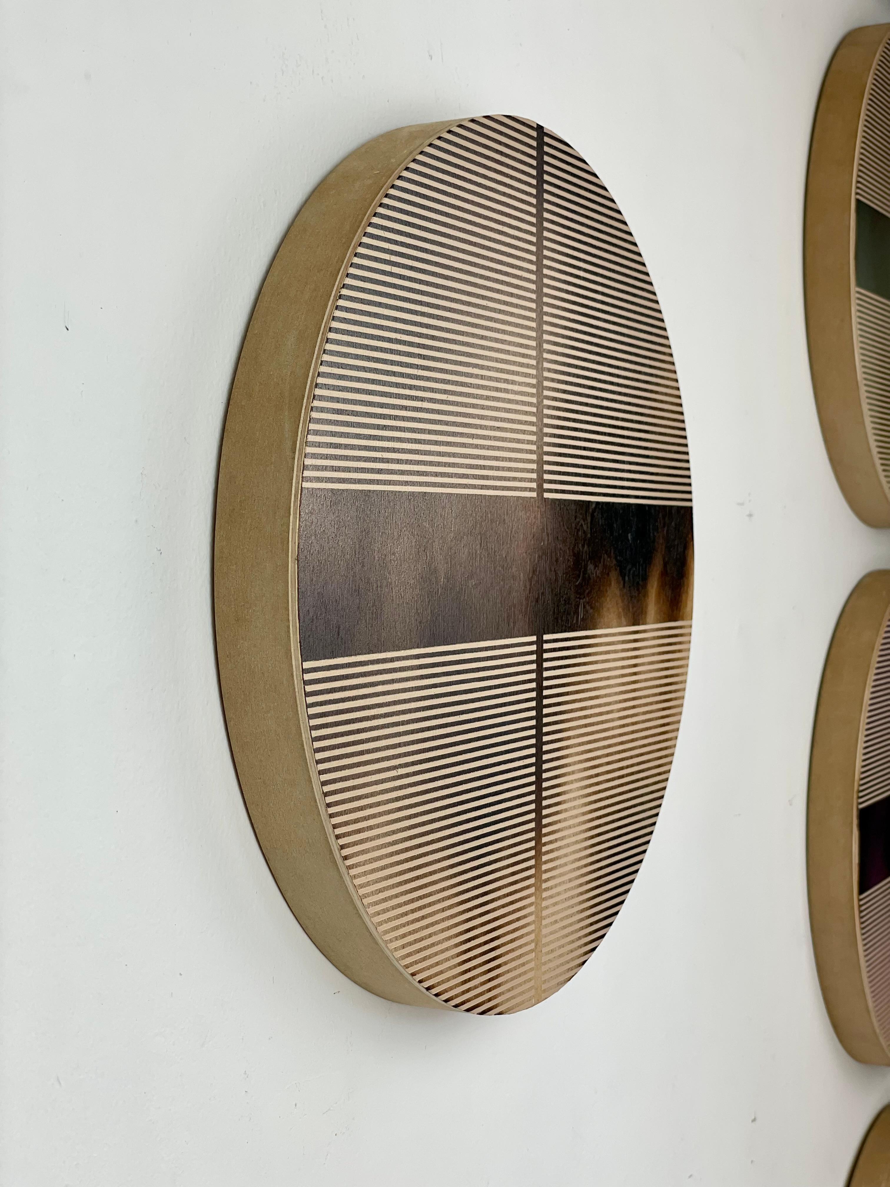 Trüffel braune Pille (minimalistische Gitter runde Malerei auf Holz Dopamin Kunst) – Painting von Melisa Taylor Metzger