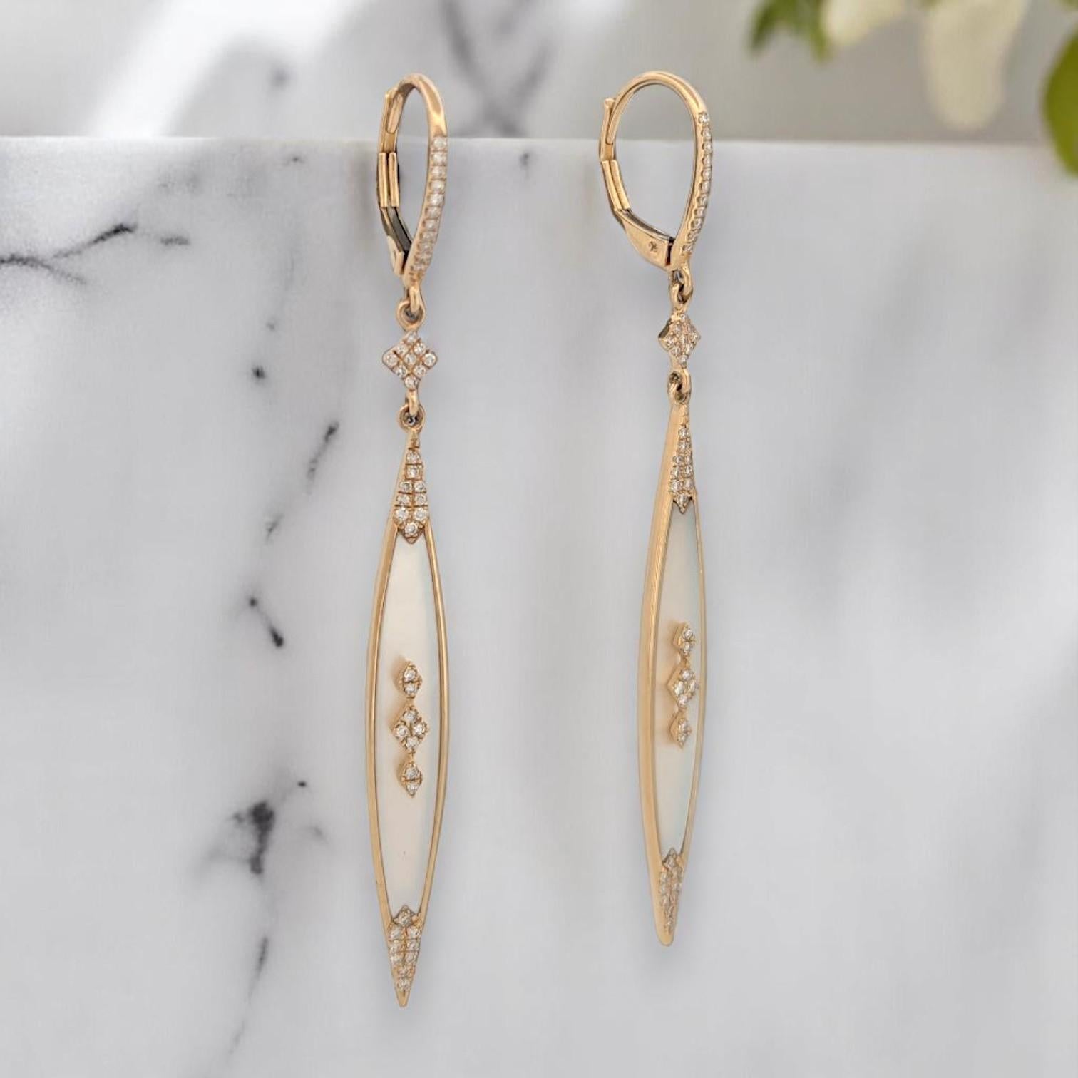 Taglio a goccia Melisande, orecchini a leva in oro giallo 14K con madreperla e diamanti in vendita