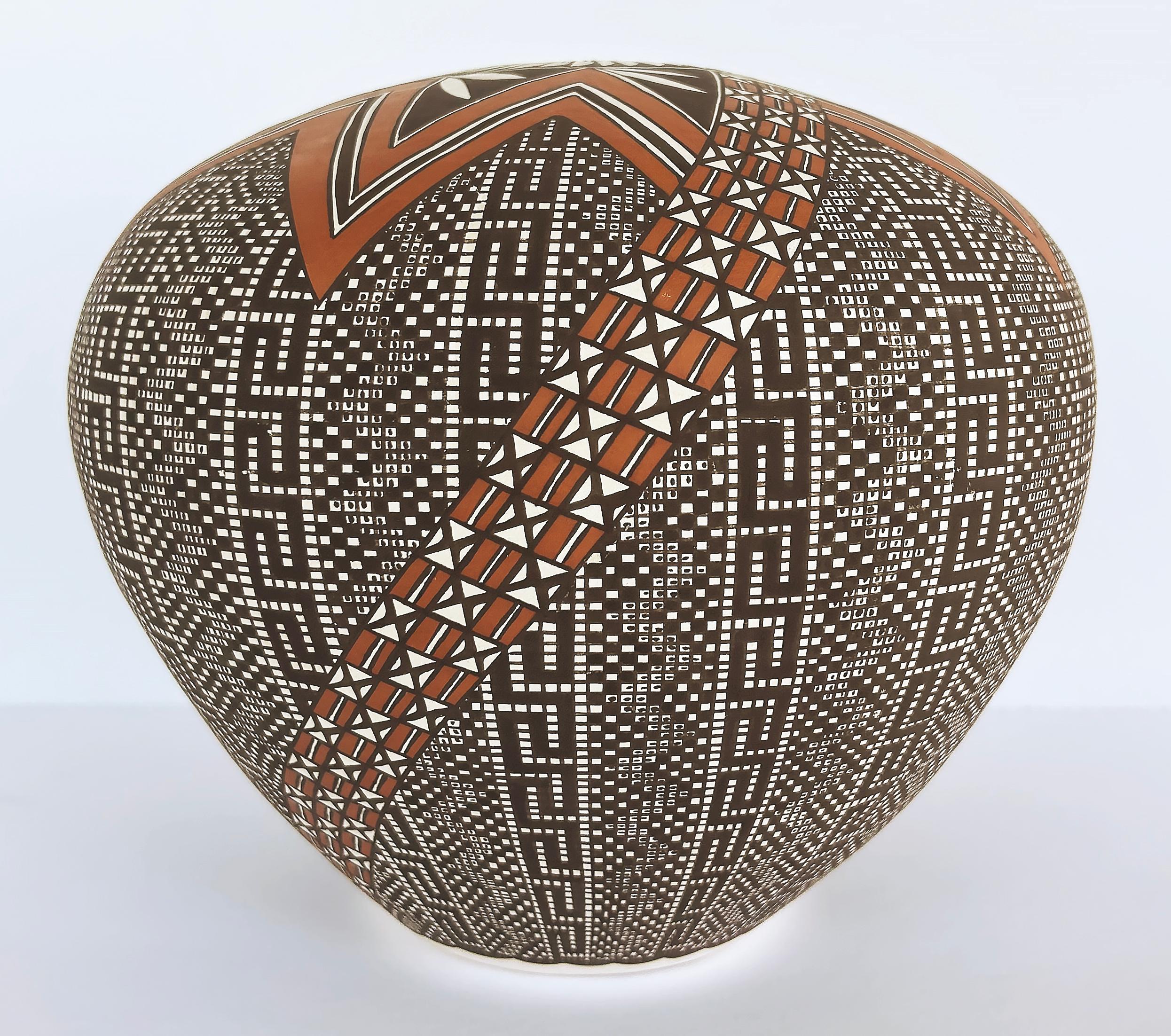 Melissa Concho Antonio Acoma N.M.Pueblo Hand-made Pot In Good Condition For Sale In Miami, FL