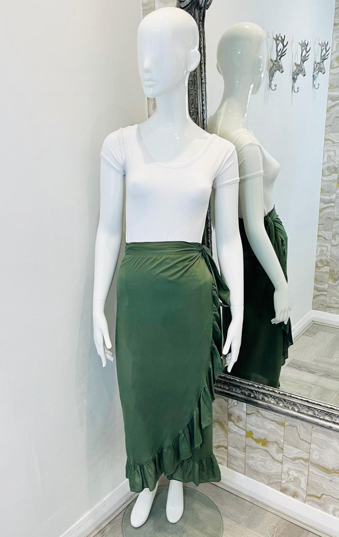 Melissa Odabash Wrap Skirt

Khaki midi 'Danni' skirt designed with flattering wrap style.

Detailed with frill trimmings and self-tie fastening to the side. Rrp £148

Size – S

Condition – Very Good

Composition – 100% Viscose