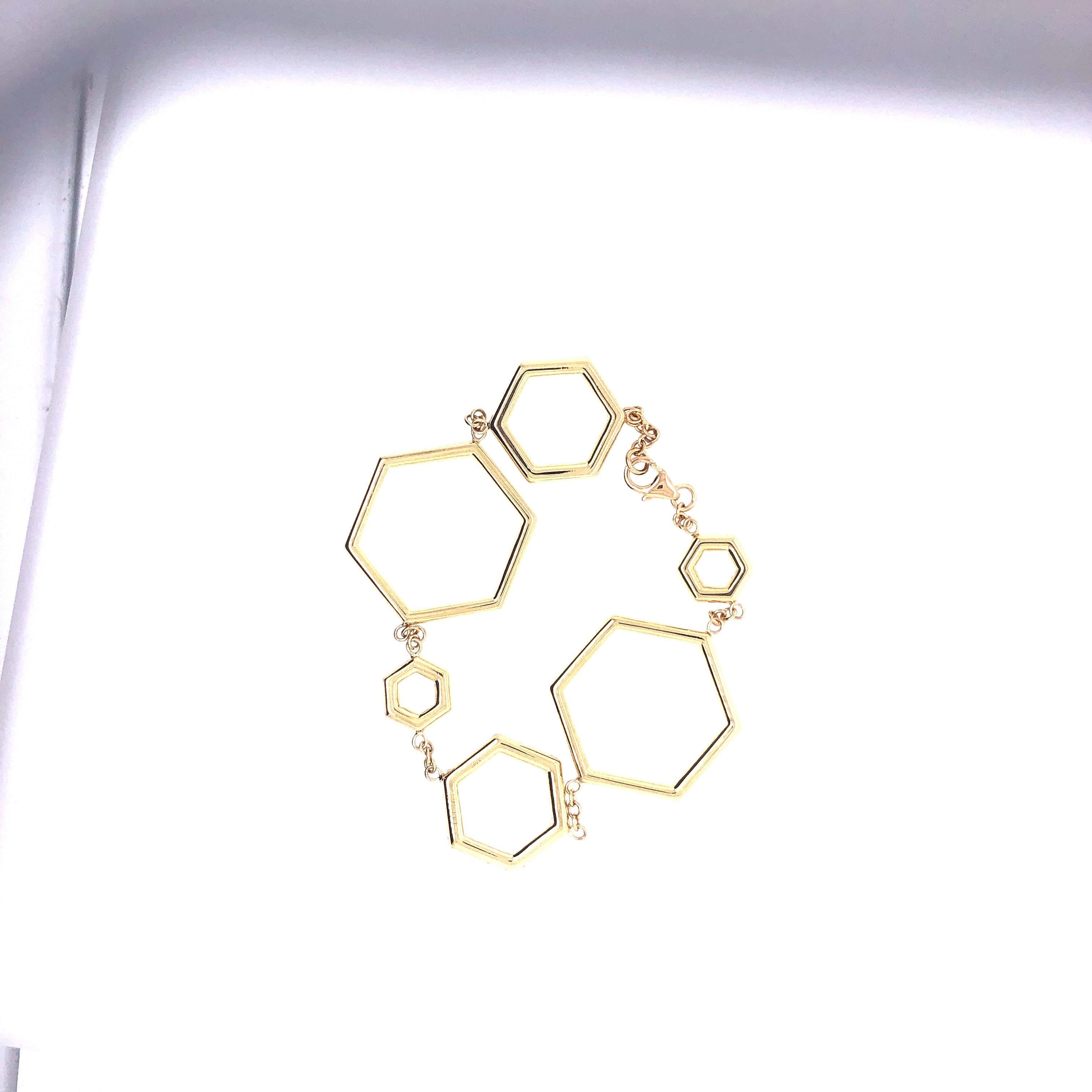Melissa Spencer Yellow Gold and Diamond Honeycomb Hexagon Bracelet In New Condition For Sale In Dallas, TX