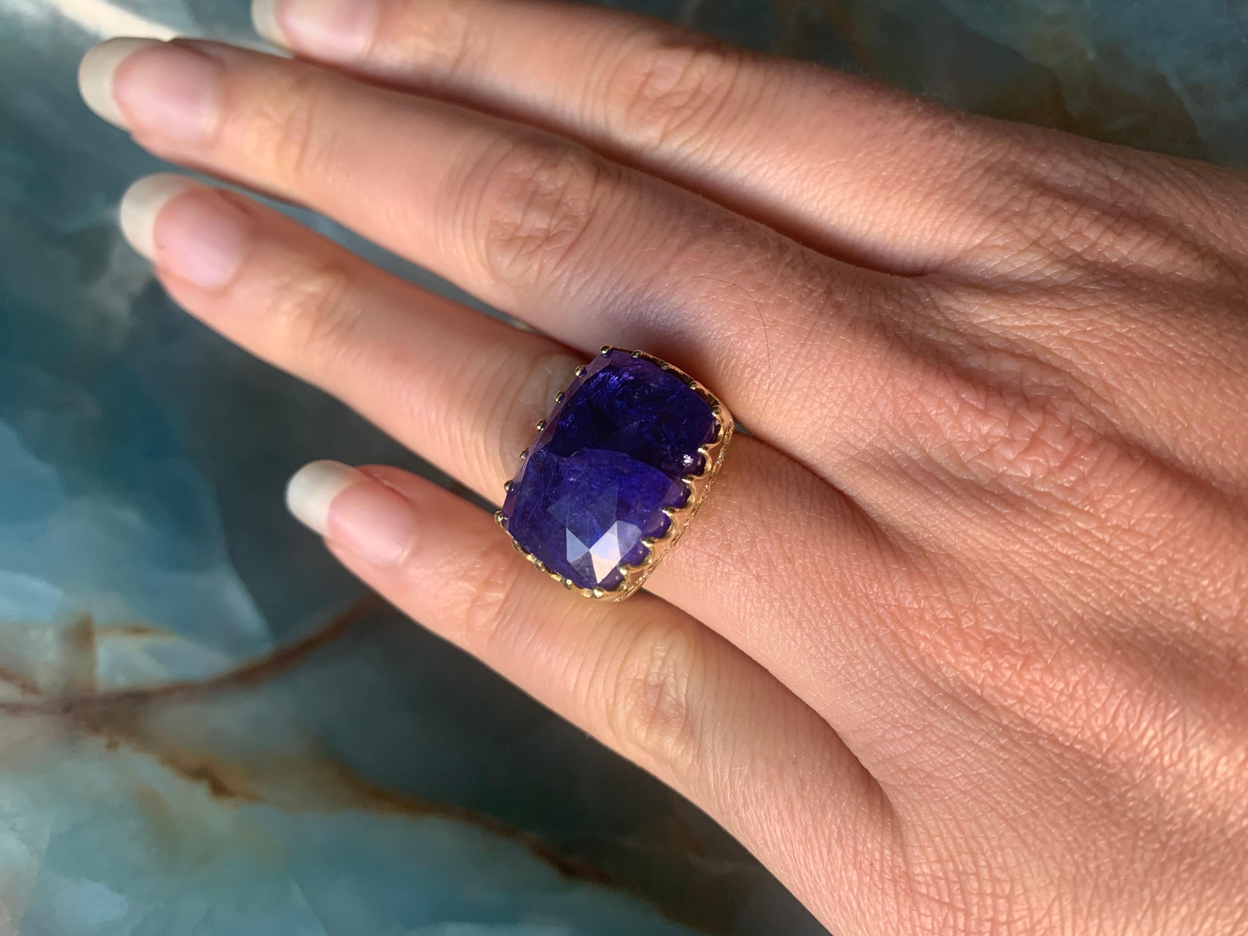 Melissa Spencer Yellow Gold Tanzanite and Diamond Ring In New Condition In Dallas, TX