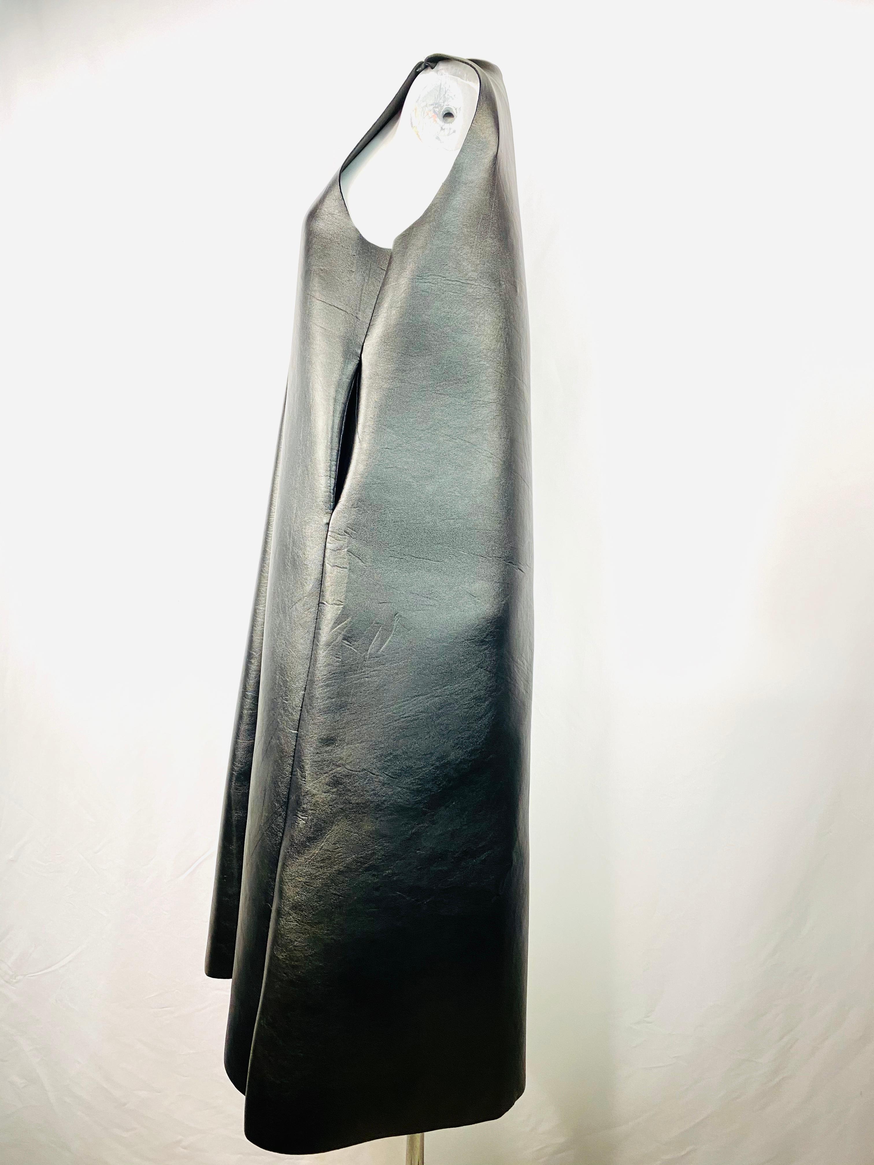 Melitta Baumeister - Robe longue sans manches en faux cuir noir en vente 3