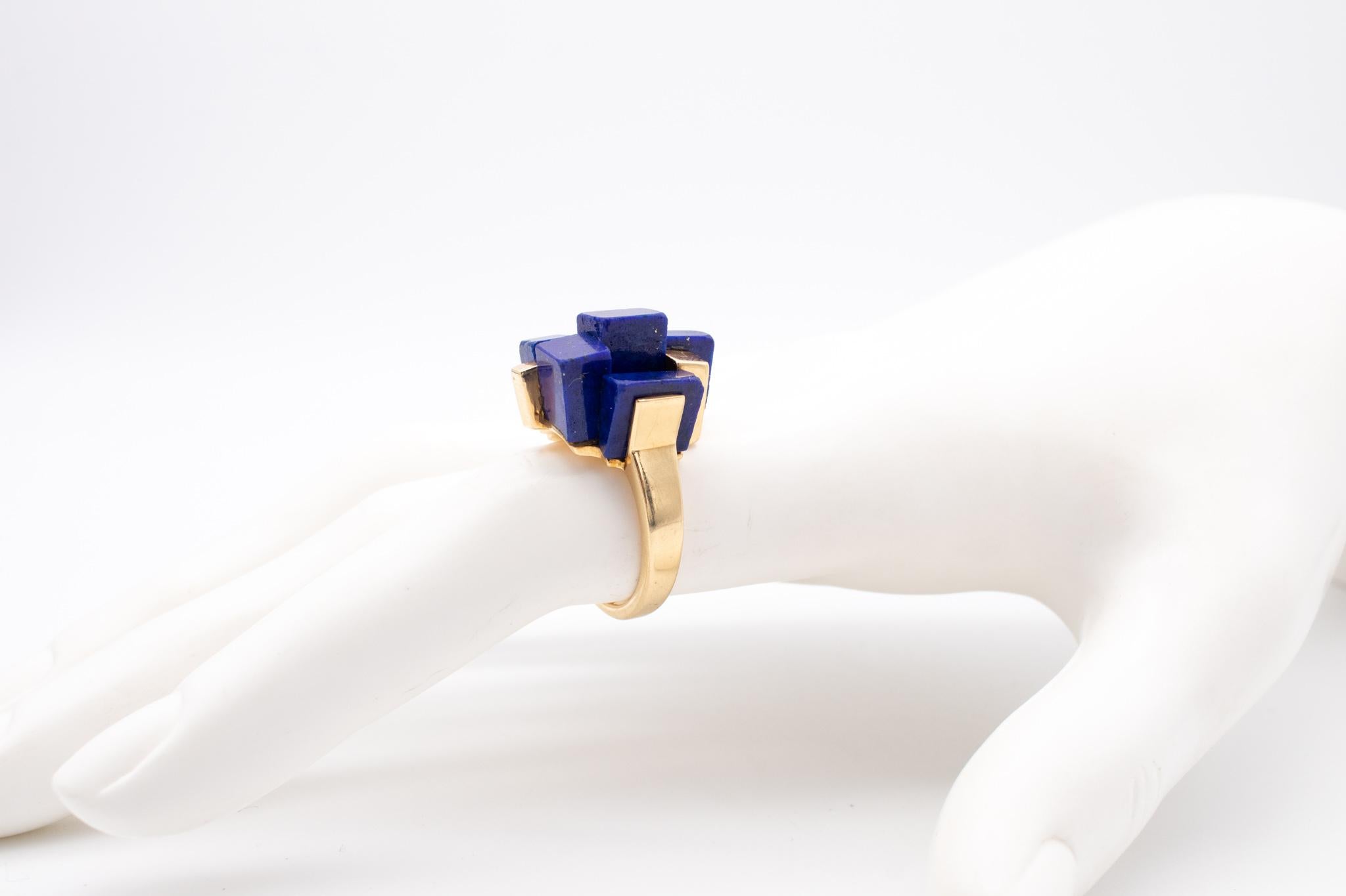 Mellerio 1970 Paris Rare Geometric 18Kt Yellow Gold Ring With Carved Lapis Lazul In Excellent Condition In Miami, FL