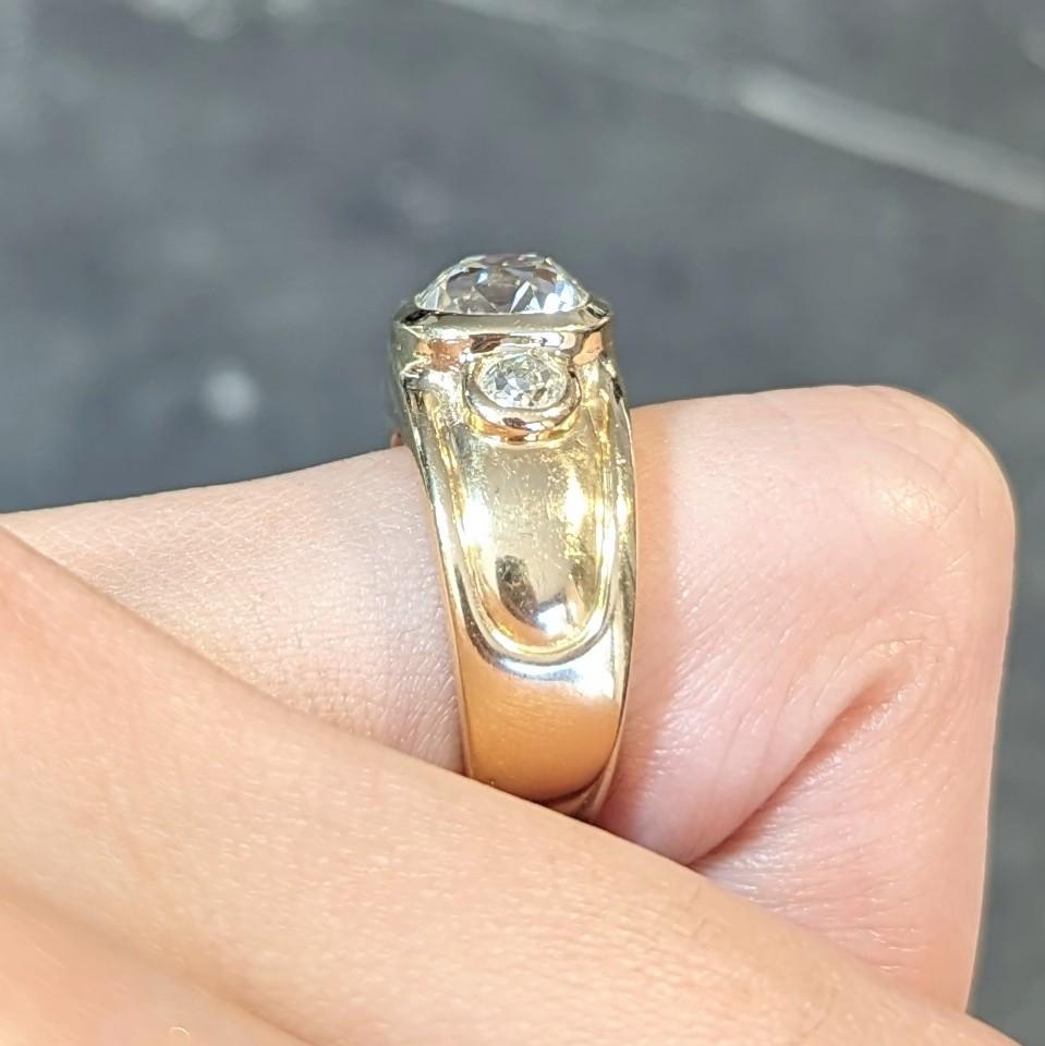 Mellerio 2.95 CTW Old Mine Cut Diamond 18 Karat Yellow Gold Three Stone Ring For Sale 10