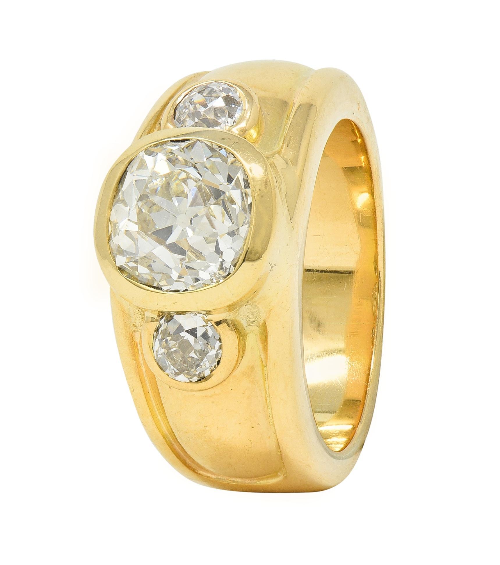 Mellerio 2.95 CTW Old Mine Cut Diamond 18 Karat Yellow Gold Three Stone Ring For Sale 4