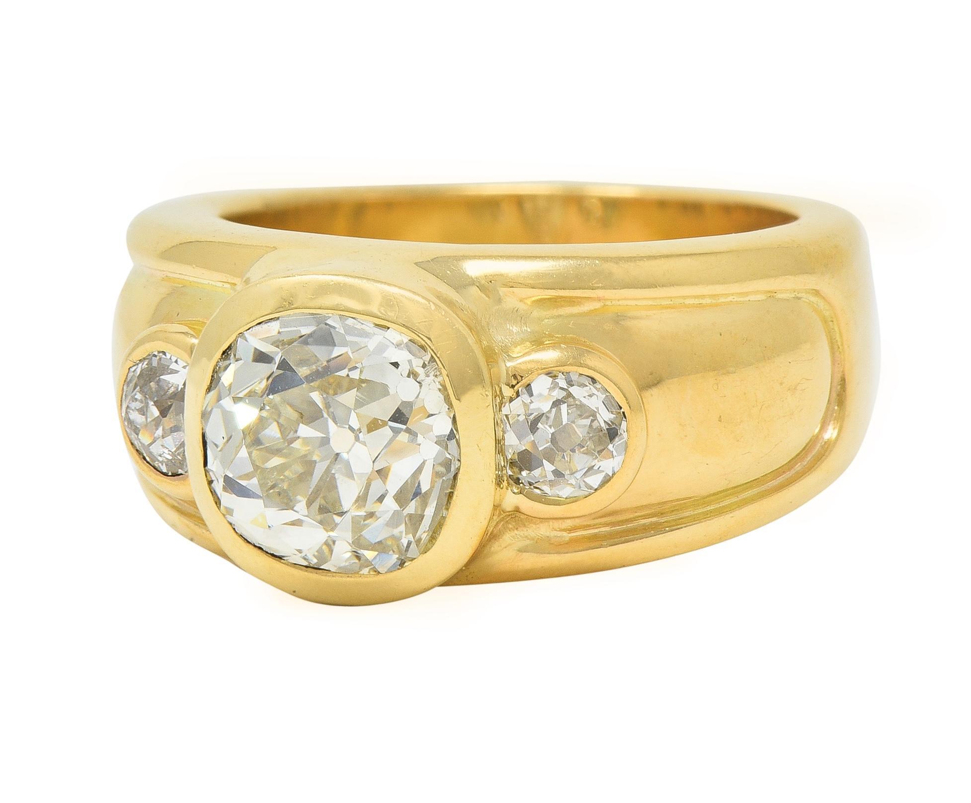 Mellerio 2.95 CTW Old Mine Cut Diamond 18 Karat Yellow Gold Three Stone Ring For Sale 2
