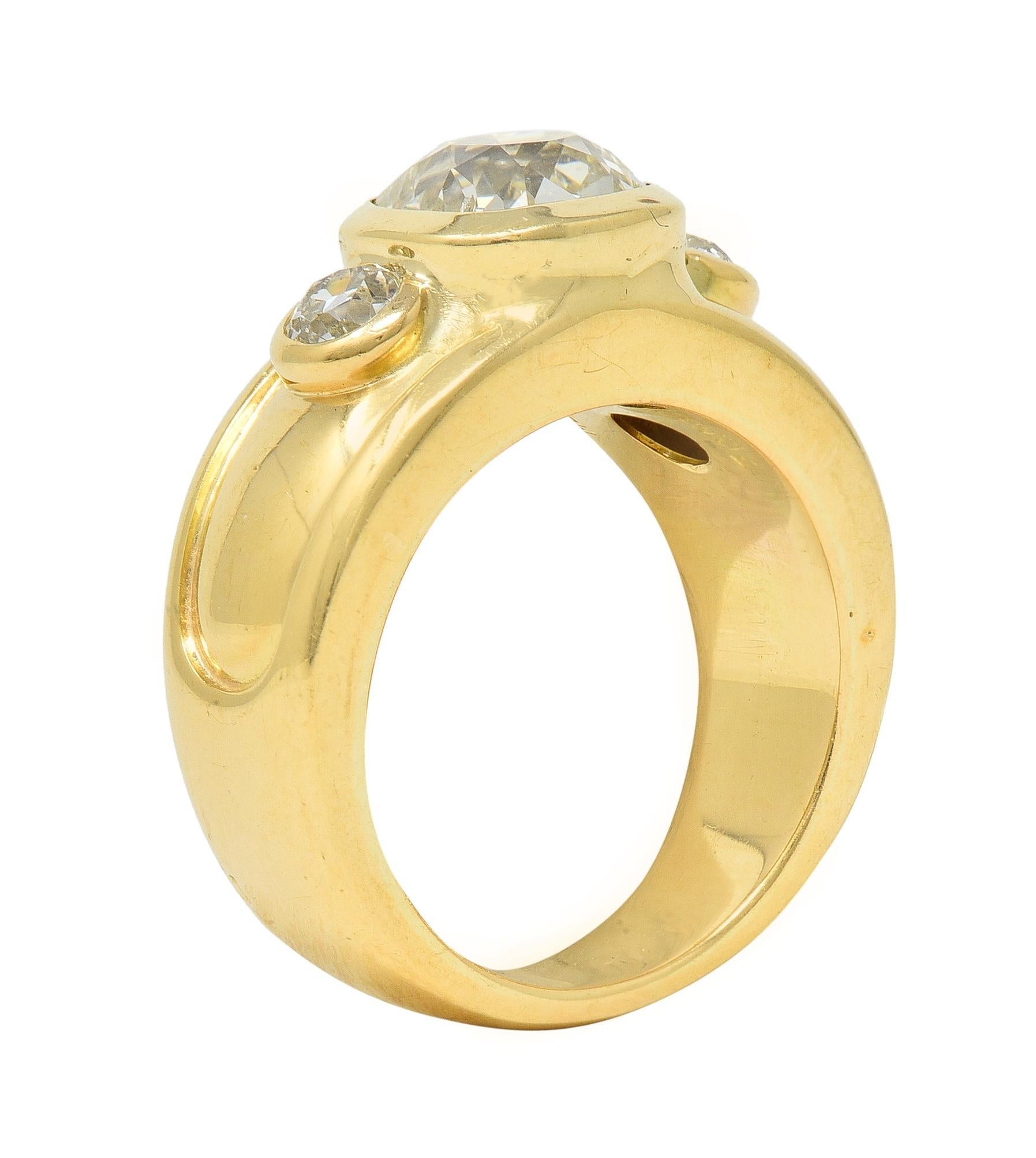 Mellerio 2.95 CTW Old Mine Cut Diamond 18 Karat Yellow Gold Three Stone Ring For Sale 5