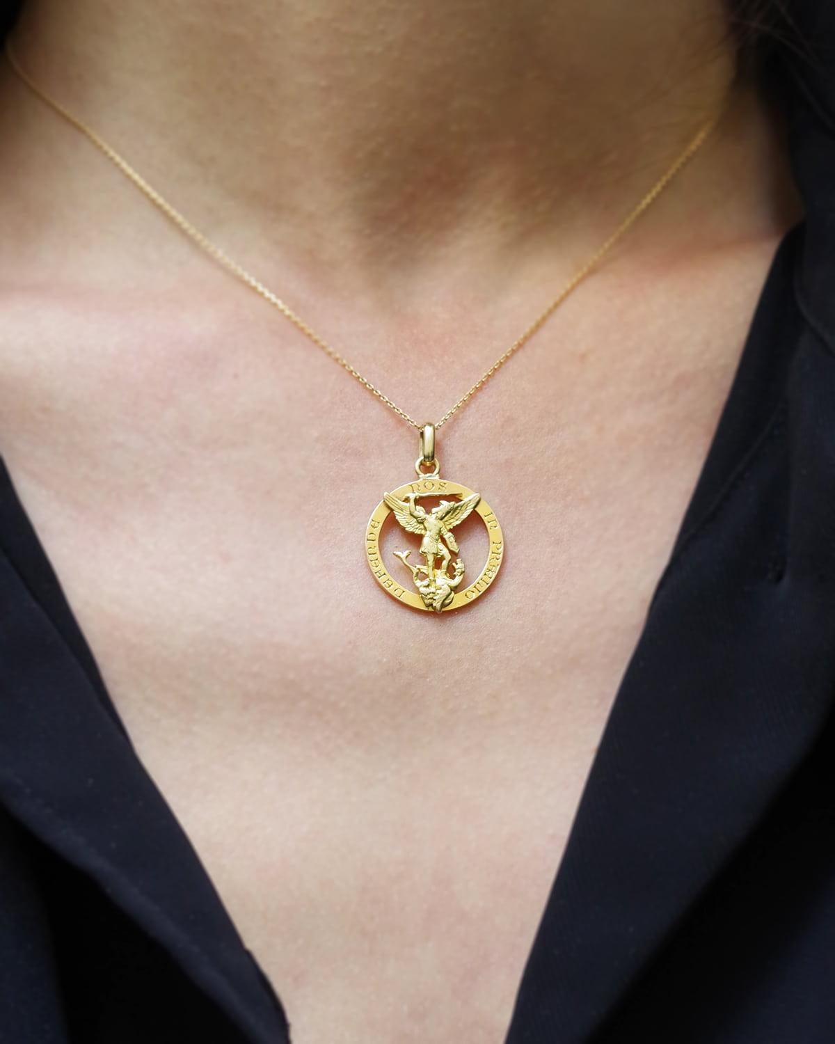 Femenino o masculino Mellerio Colgante Arcángel San Miguel de oro de 18 quilates, defende nos in praelio en venta